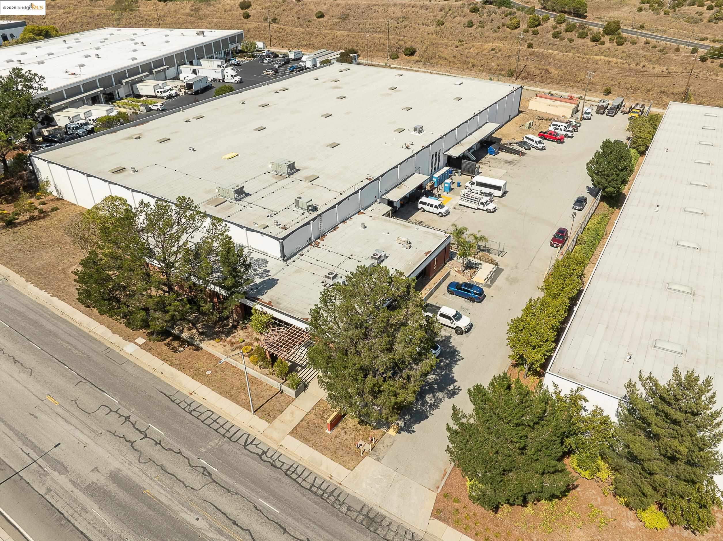 Detail Gallery Image 25 of 33 For 430 Valley Dr, Brisbane,  CA 94005 - – Beds | – Baths