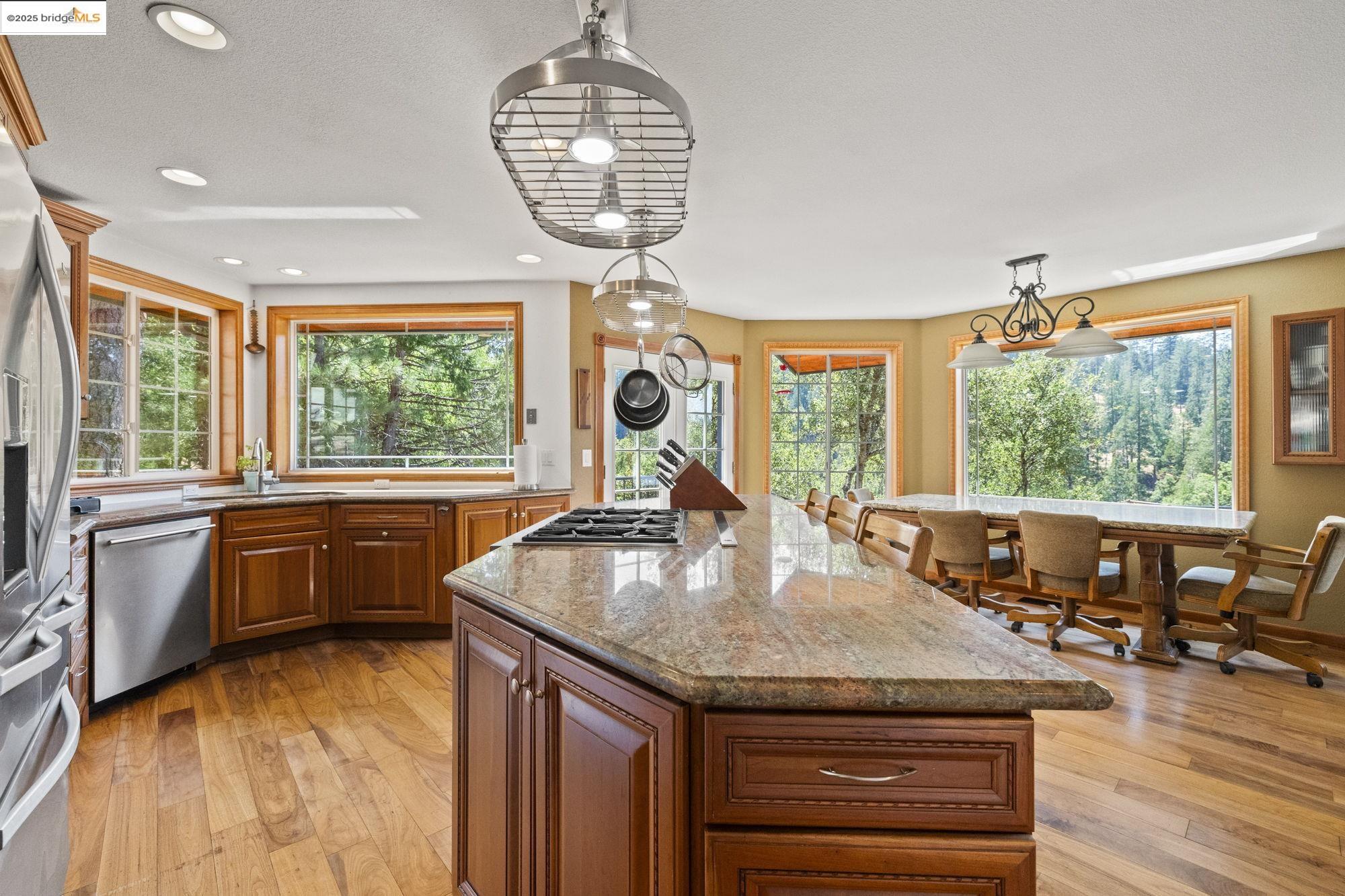 Detail Gallery Image 14 of 57 For 20162 Pine Mountain Dr, Groveland,  CA 95321-000 - 4 Beds | 3/1 Baths