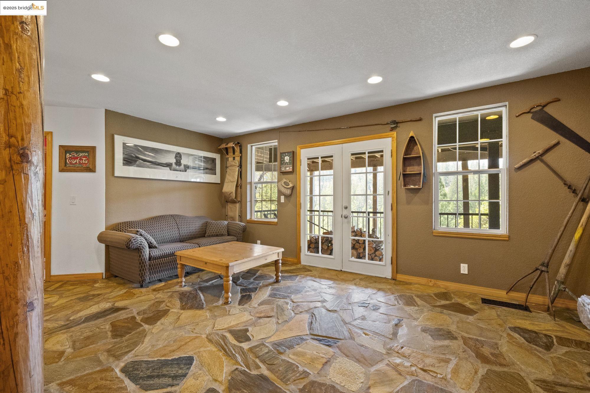 Detail Gallery Image 32 of 57 For 20162 Pine Mountain Dr, Groveland,  CA 95321-000 - 4 Beds | 3/1 Baths