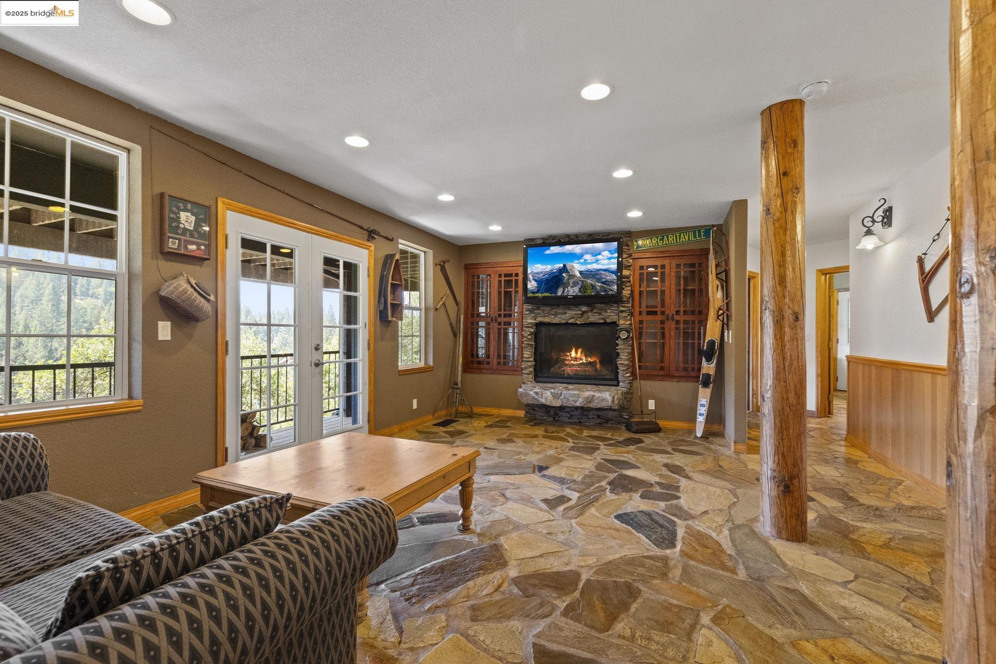 Detail Gallery Image 33 of 57 For 20162 Pine Mountain Dr, Groveland,  CA 95321-000 - 4 Beds | 3/1 Baths