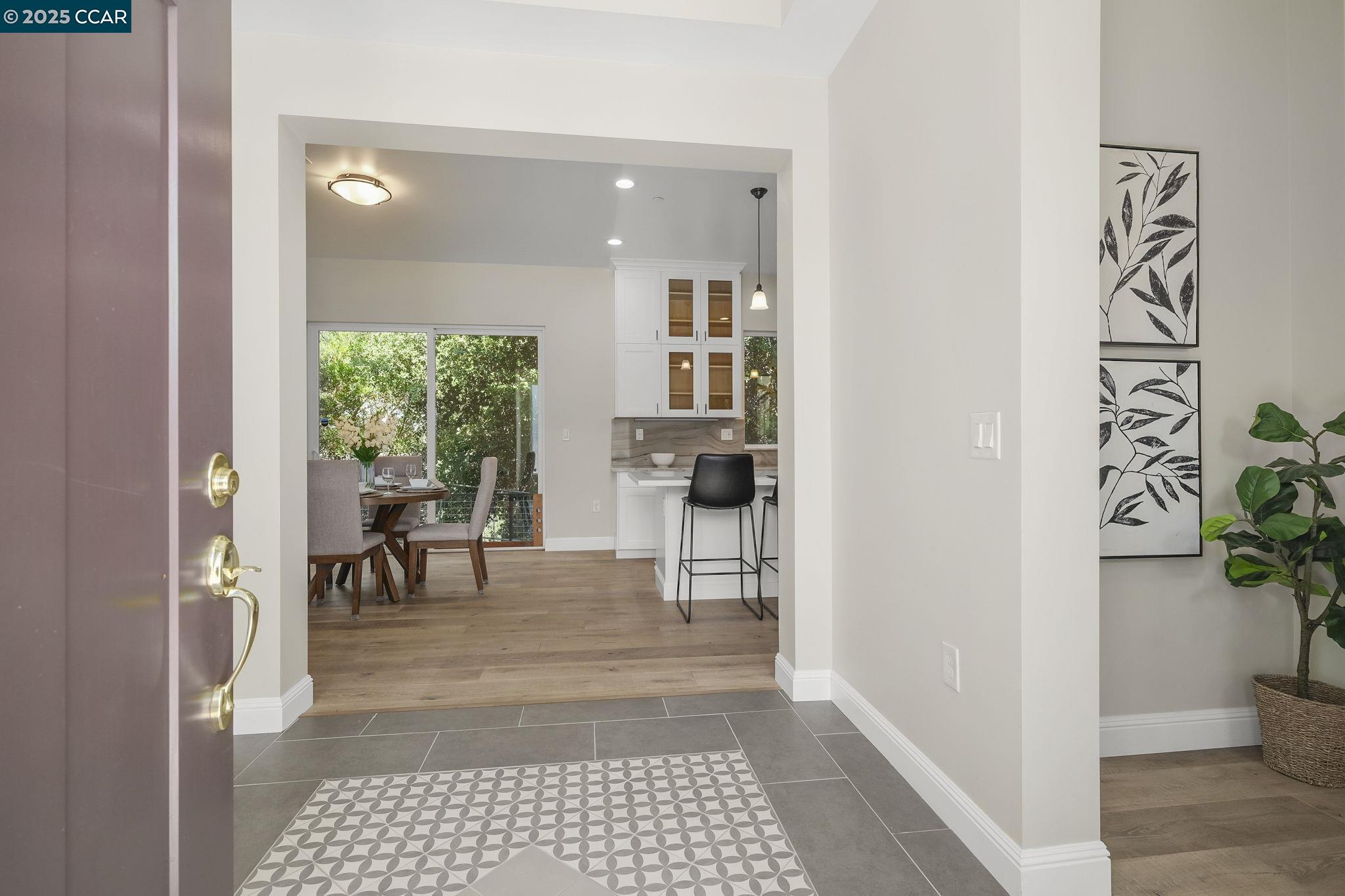 Detail Gallery Image 3 of 31 For 208 Valley View Pl, El Sobrante,  CA 94803 - 4 Beds | 3 Baths