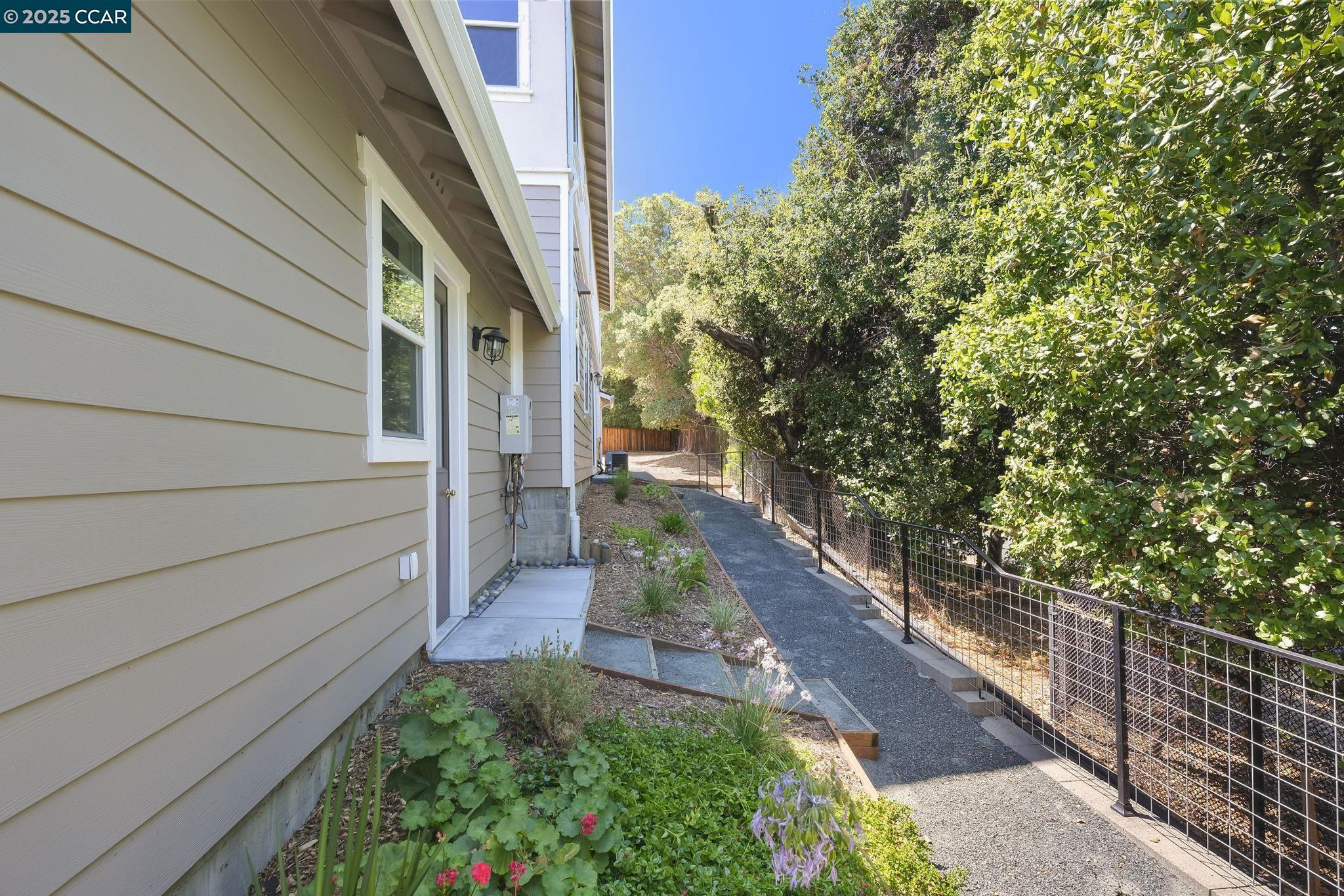 Detail Gallery Image 31 of 31 For 208 Valley View Pl, El Sobrante,  CA 94803 - 4 Beds | 3 Baths