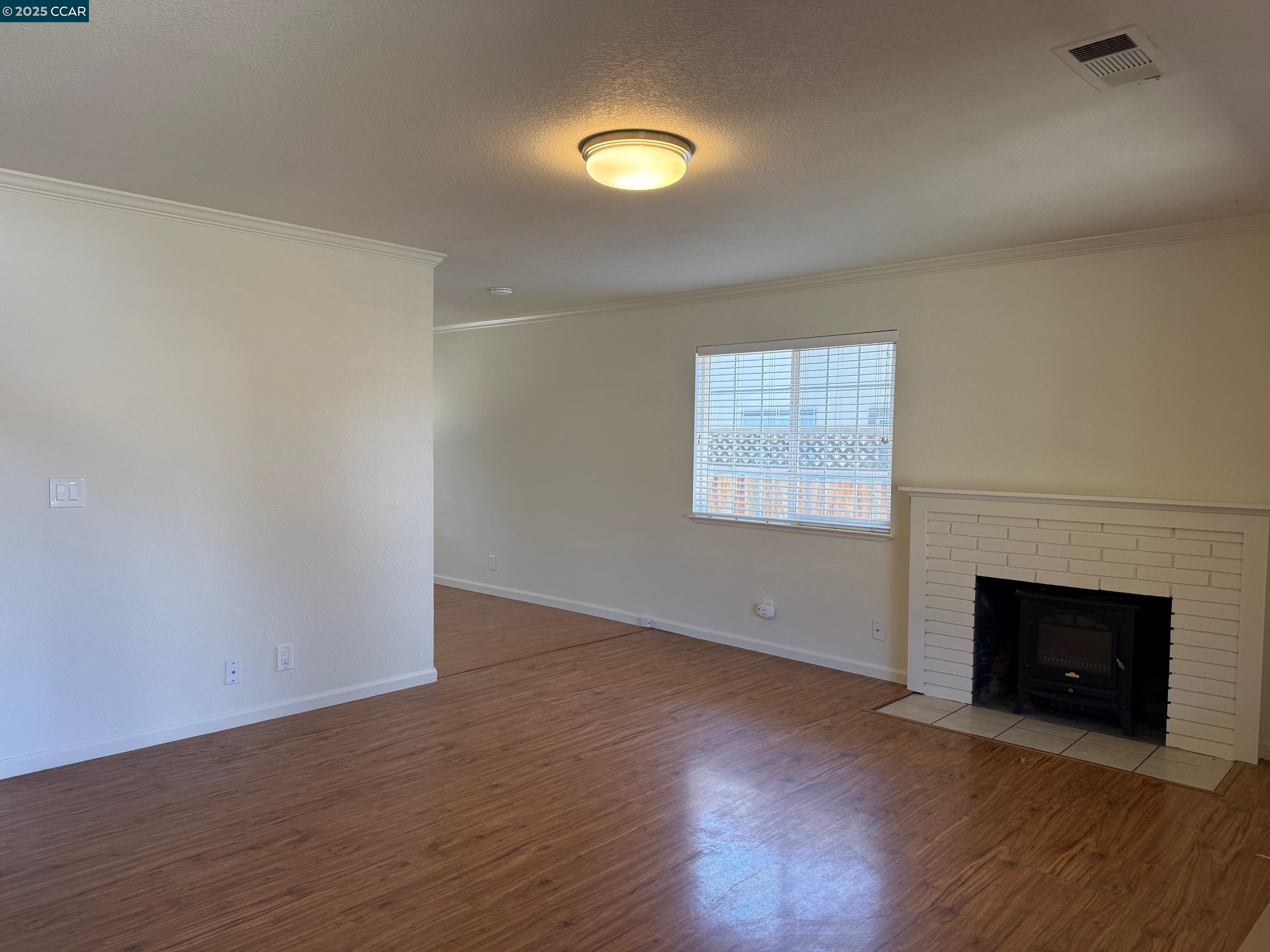 Detail Gallery Image 2 of 15 For 1049 Miranda Way, Livermore,  CA 94550 - 3 Beds | 2 Baths