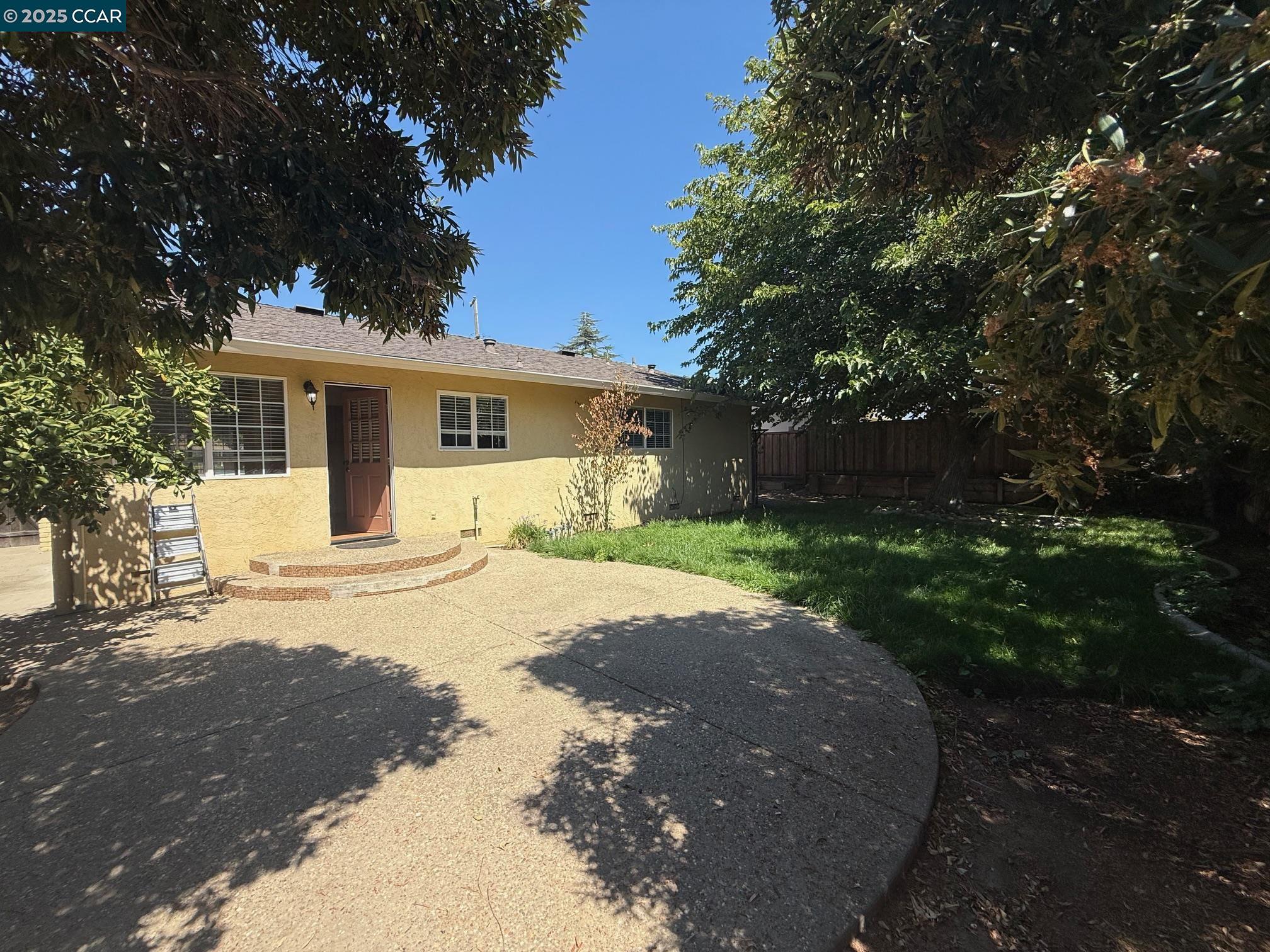 Detail Gallery Image 14 of 15 For 1049 Miranda Way, Livermore,  CA 94550 - 3 Beds | 2 Baths