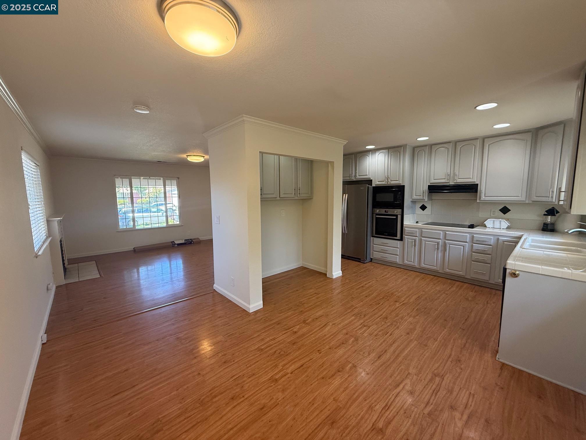 Detail Gallery Image 4 of 15 For 1049 Miranda Way, Livermore,  CA 94550 - 3 Beds | 2 Baths