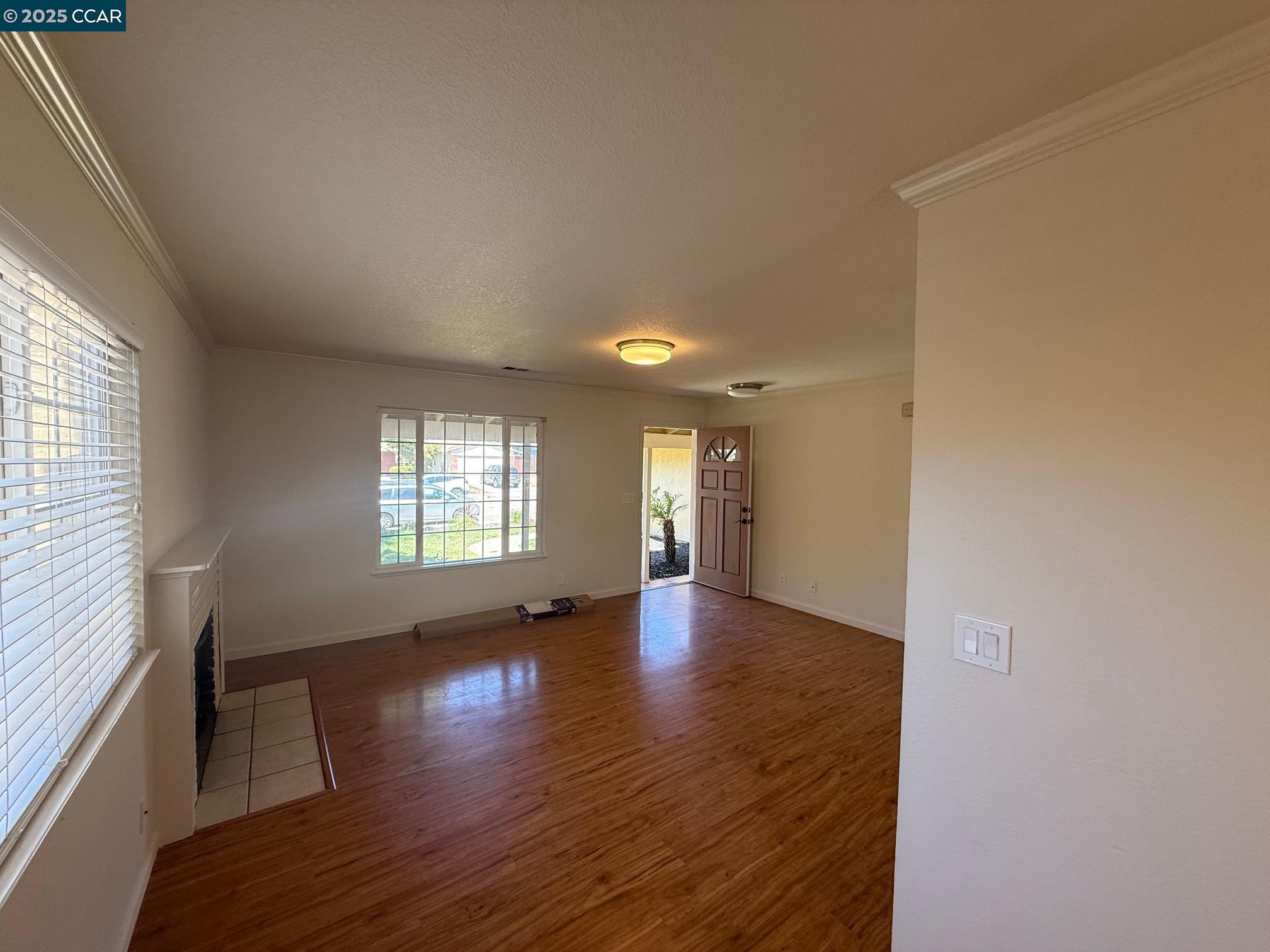 Detail Gallery Image 6 of 15 For 1049 Miranda Way, Livermore,  CA 94550 - 3 Beds | 2 Baths
