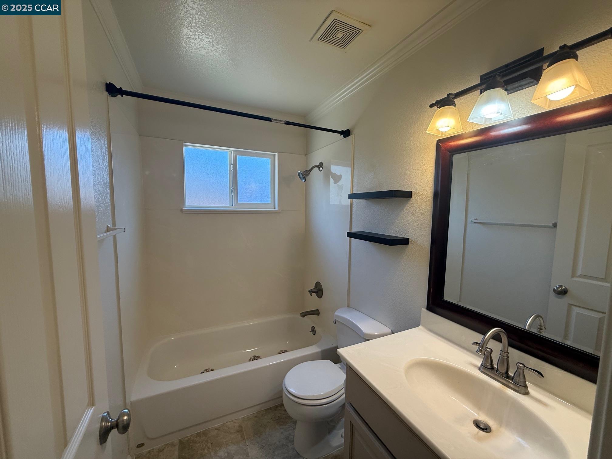 Detail Gallery Image 9 of 15 For 1049 Miranda Way, Livermore,  CA 94550 - 3 Beds | 2 Baths