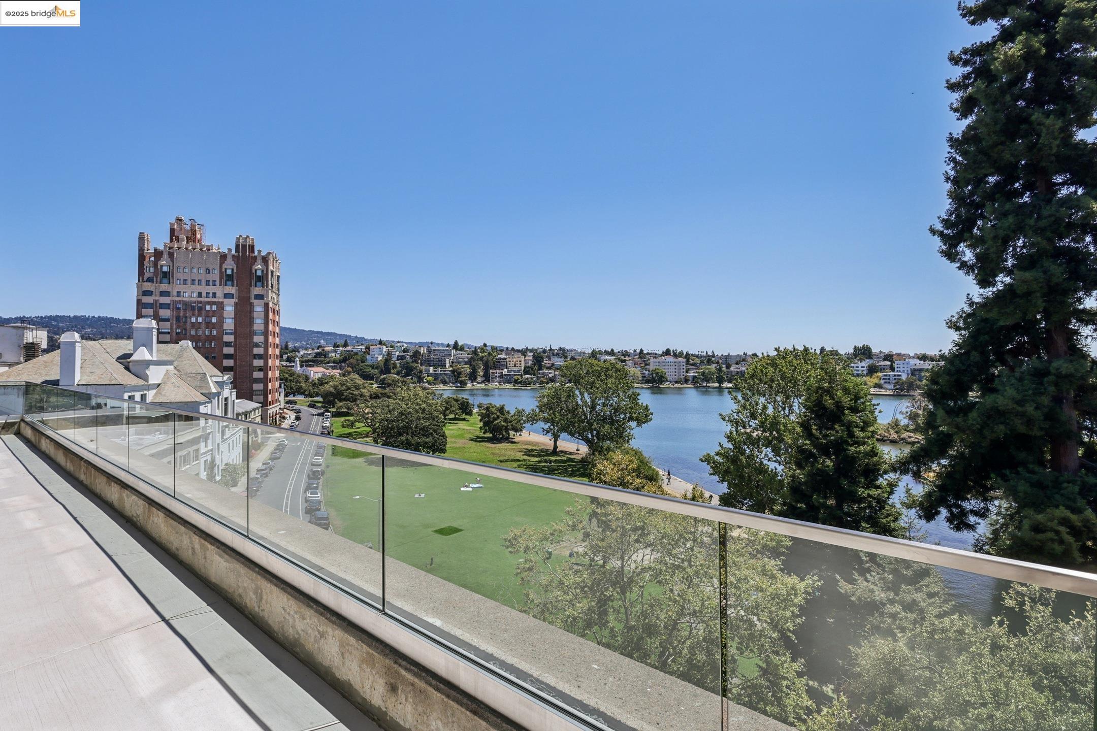 Detail Gallery Image 13 of 13 For 565 Bellevue Ave #1708,  Oakland,  CA 94610 - 1 Beds | 2 Baths