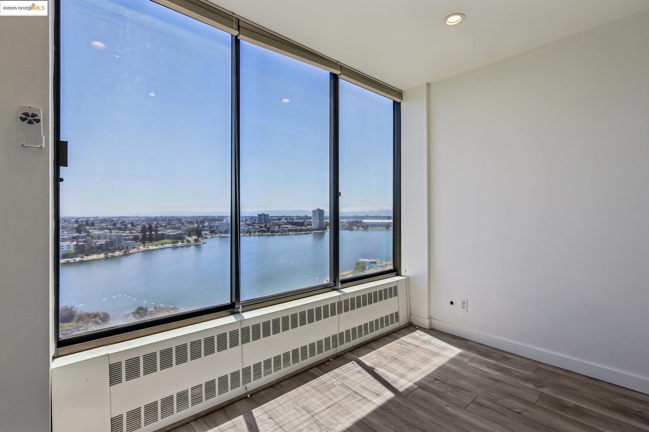 Detail Gallery Image 7 of 13 For 565 Bellevue Ave #1708,  Oakland,  CA 94610 - 1 Beds | 2 Baths