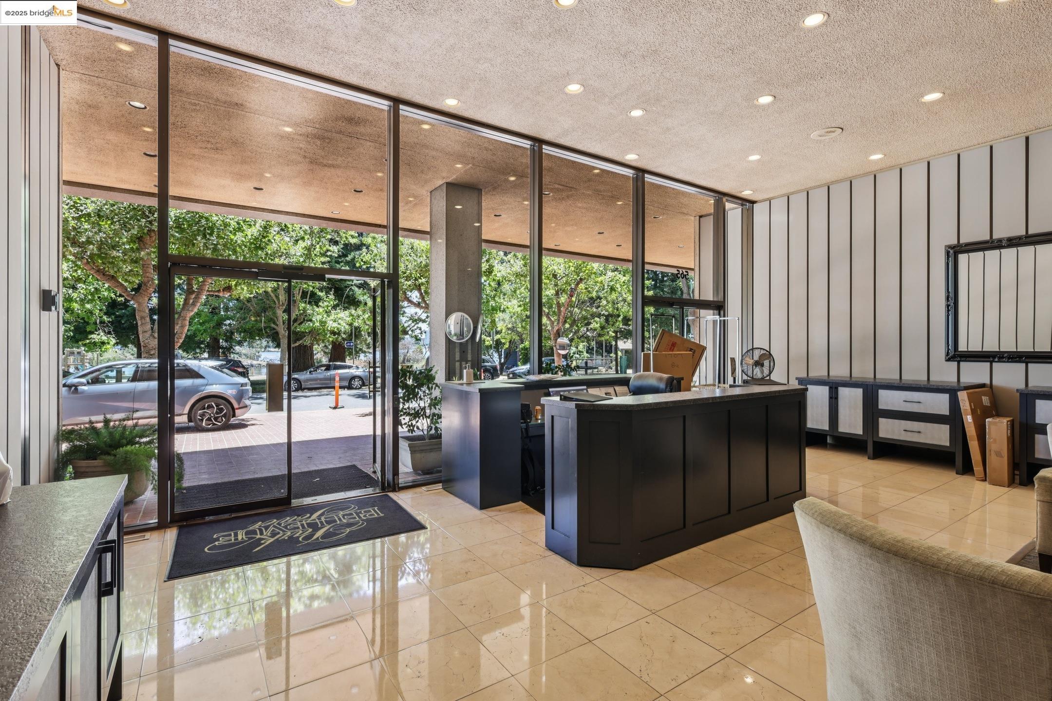 Detail Gallery Image 10 of 13 For 565 Bellevue Ave #1708,  Oakland,  CA 94610 - 1 Beds | 2 Baths
