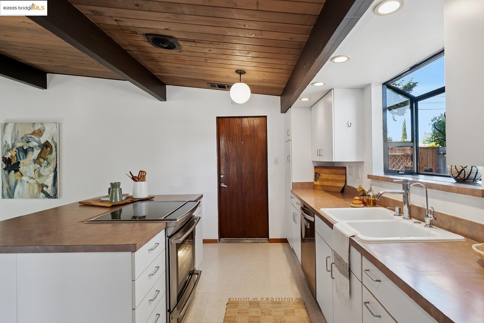 Detail Gallery Image 29 of 60 For 4020 Salem St, Concord,  CA 94521 - 4 Beds | 2 Baths