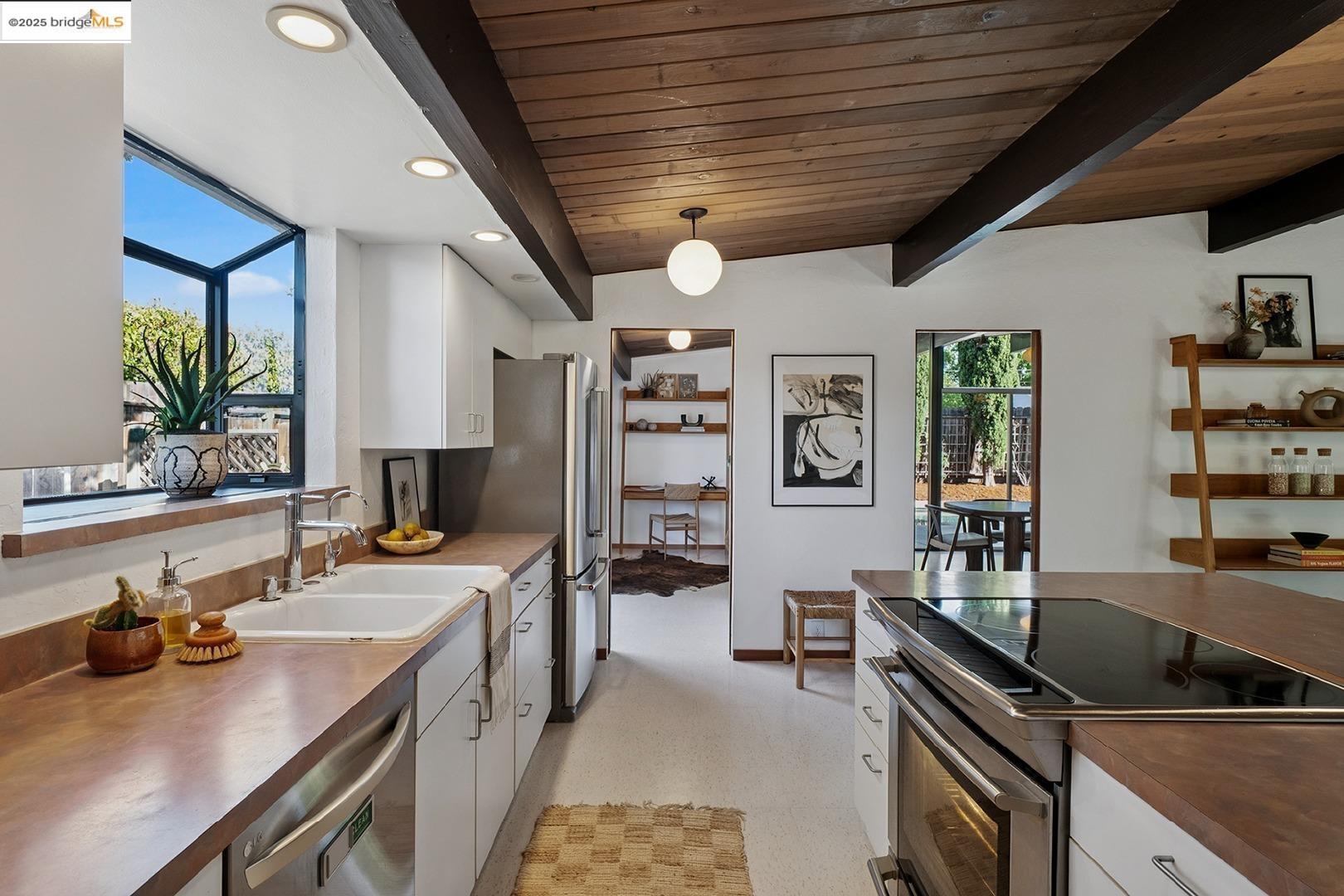 Detail Gallery Image 31 of 60 For 4020 Salem St, Concord,  CA 94521 - 4 Beds | 2 Baths