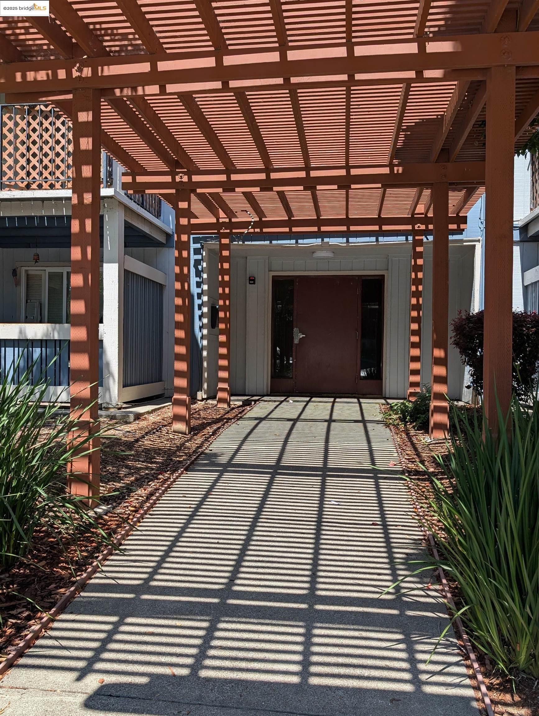 Detail Gallery Image 2 of 27 For 1457 N Camino Alto #214,  Vallejo,  CA 94589 - 1 Beds | 1 Baths