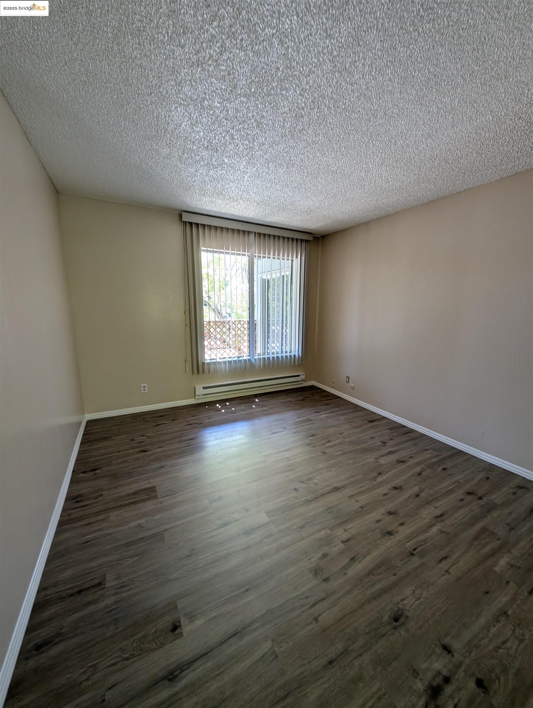 Detail Gallery Image 14 of 27 For 1457 N Camino Alto #214,  Vallejo,  CA 94589 - 1 Beds | 1 Baths