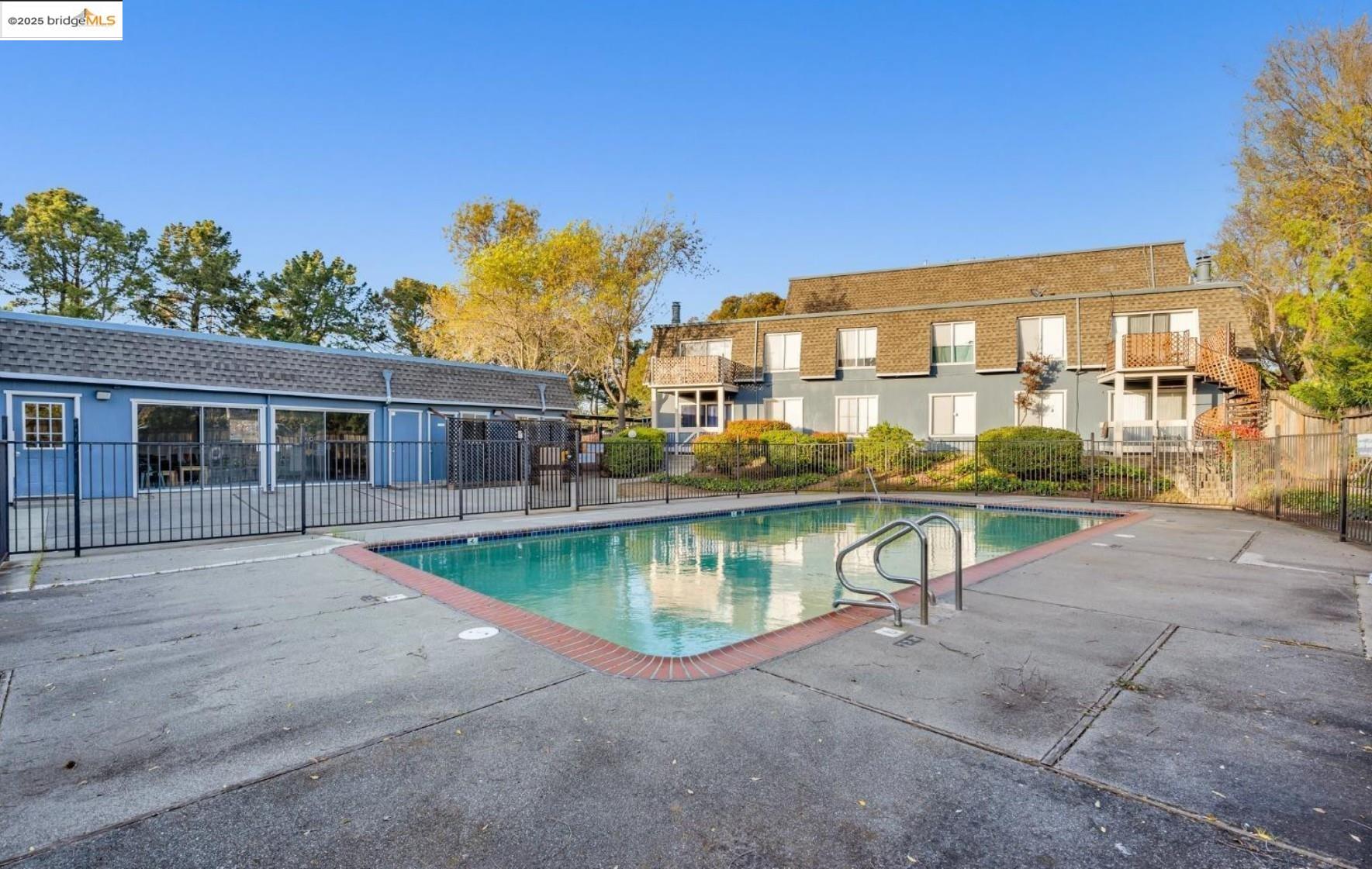 Detail Gallery Image 21 of 27 For 1457 N Camino Alto #214,  Vallejo,  CA 94589 - 1 Beds | 1 Baths