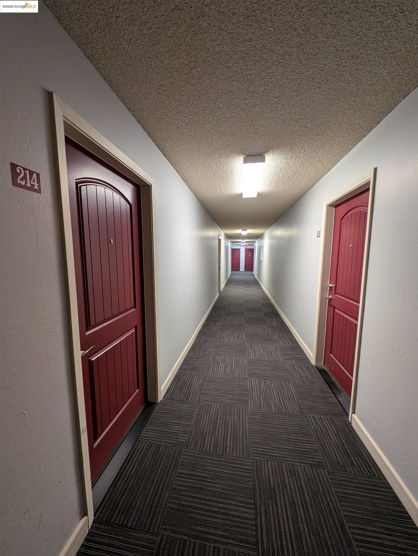 Detail Gallery Image 5 of 27 For 1457 N Camino Alto #214,  Vallejo,  CA 94589 - 1 Beds | 1 Baths