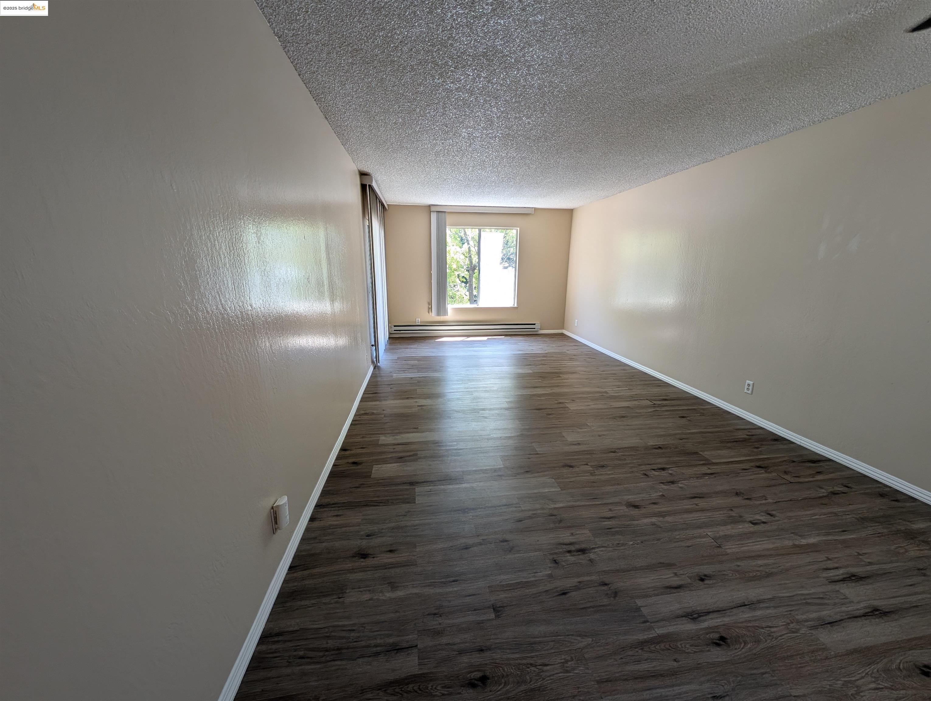 Detail Gallery Image 8 of 27 For 1457 N Camino Alto #214,  Vallejo,  CA 94589 - 1 Beds | 1 Baths