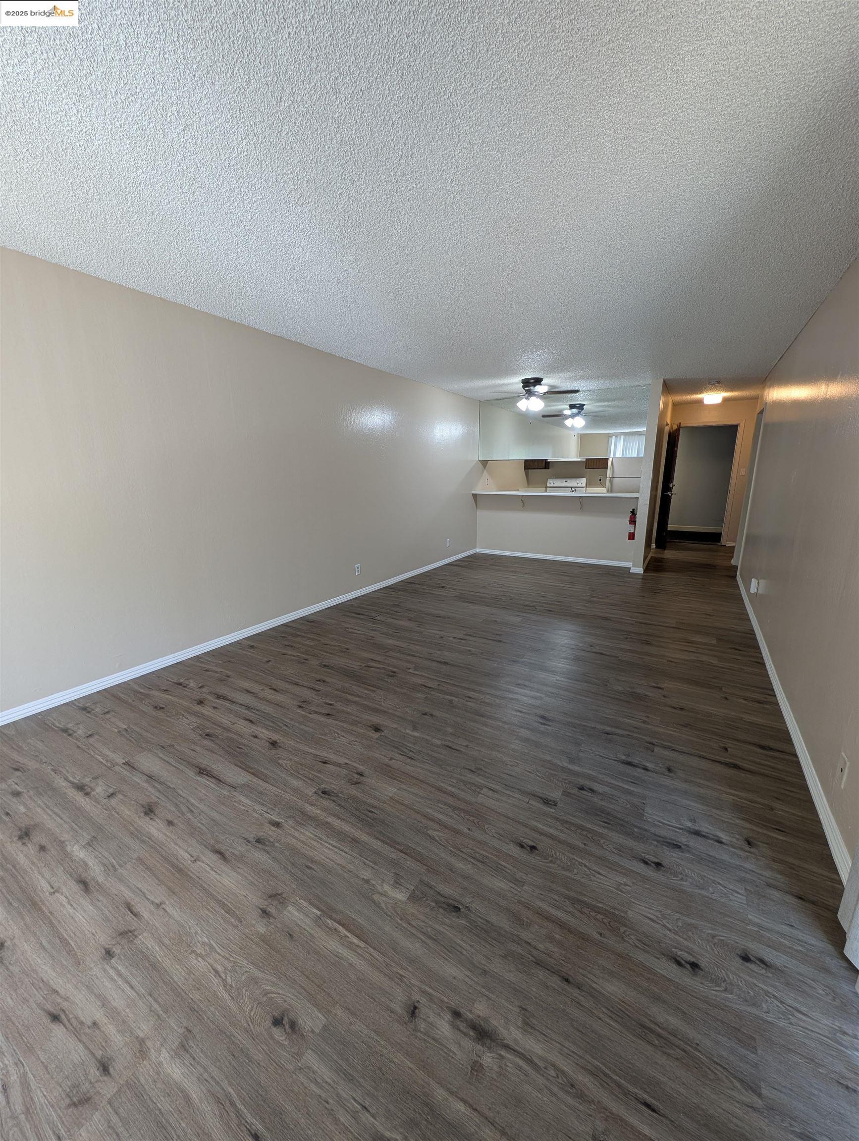 Detail Gallery Image 9 of 27 For 1457 N Camino Alto #214,  Vallejo,  CA 94589 - 1 Beds | 1 Baths