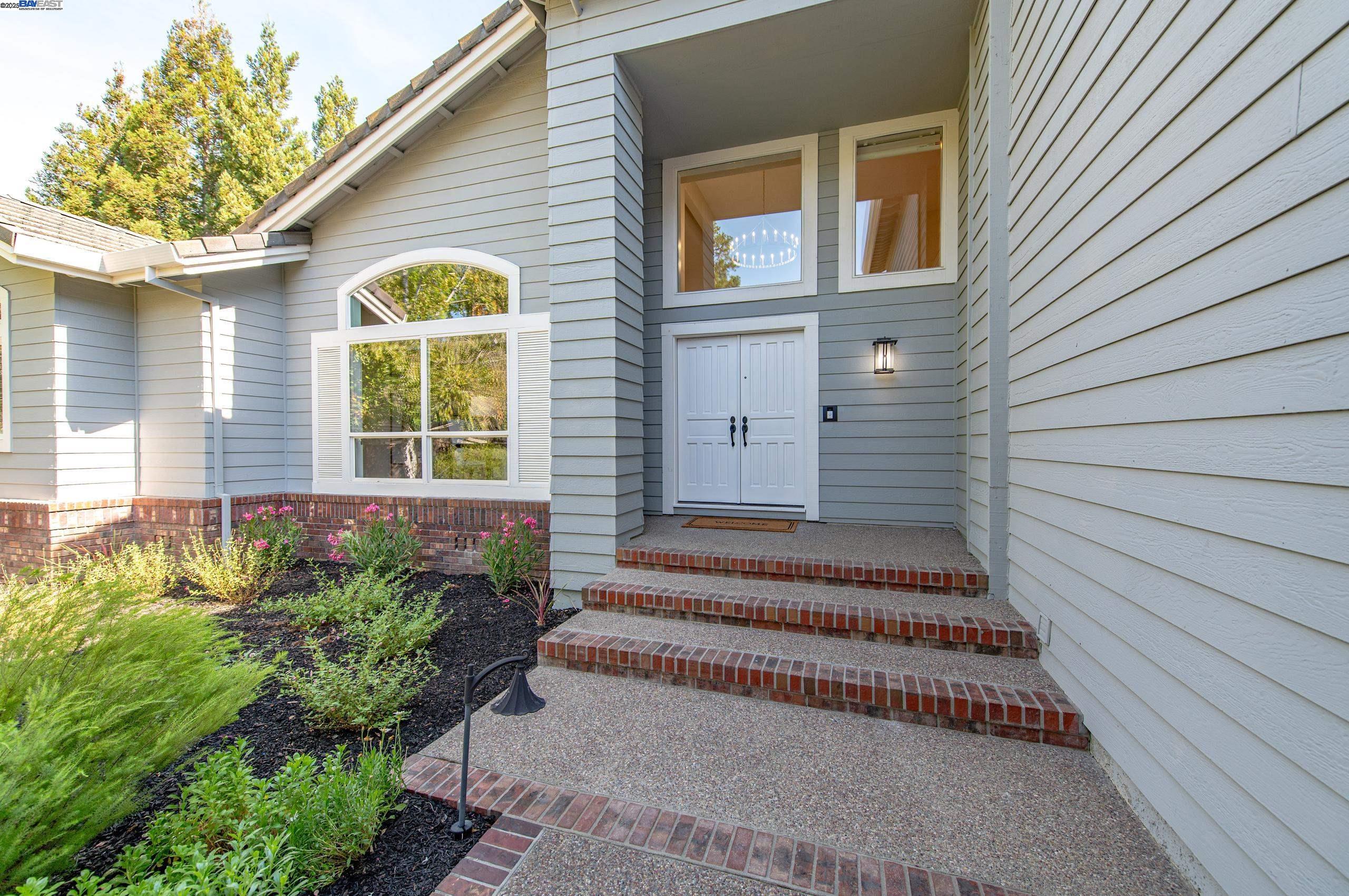 Detail Gallery Image 11 of 60 For 1398 Benedict Ct, Pleasanton,  CA 94566 - 6 Beds | 5/1 Baths