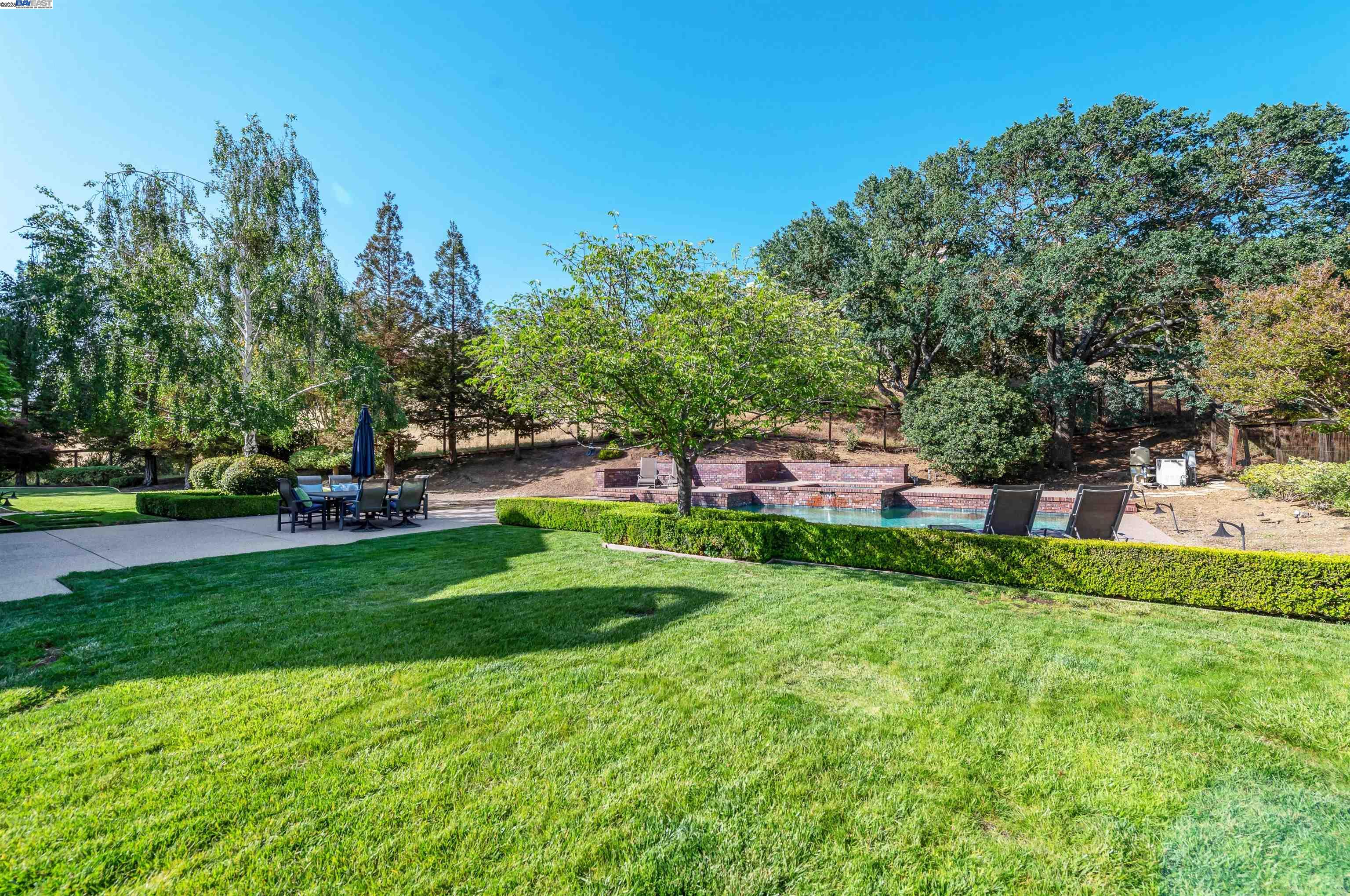 Detail Gallery Image 7 of 60 For 1398 Benedict Ct, Pleasanton,  CA 94566 - 6 Beds | 5/1 Baths