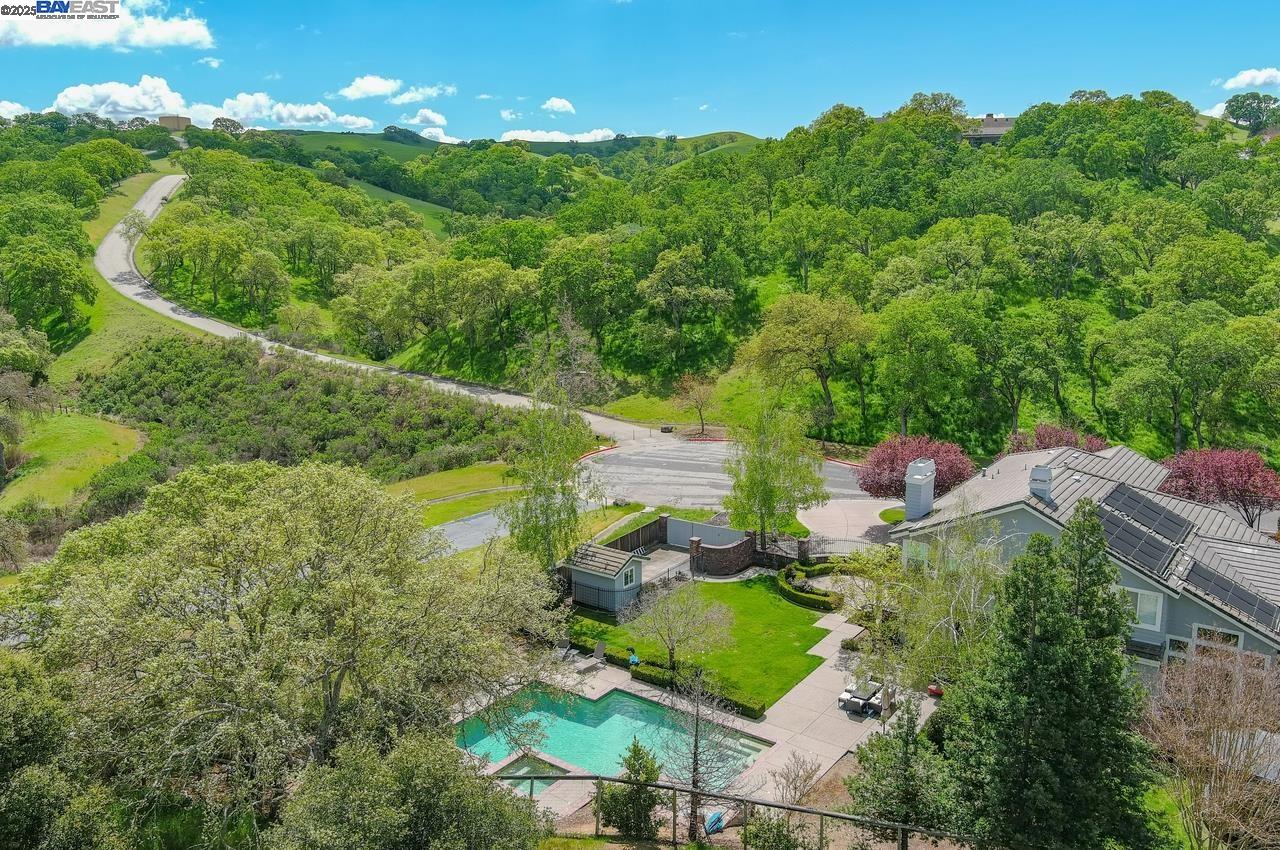 Detail Gallery Image 9 of 60 For 1398 Benedict Ct, Pleasanton,  CA 94566 - 6 Beds | 5/1 Baths