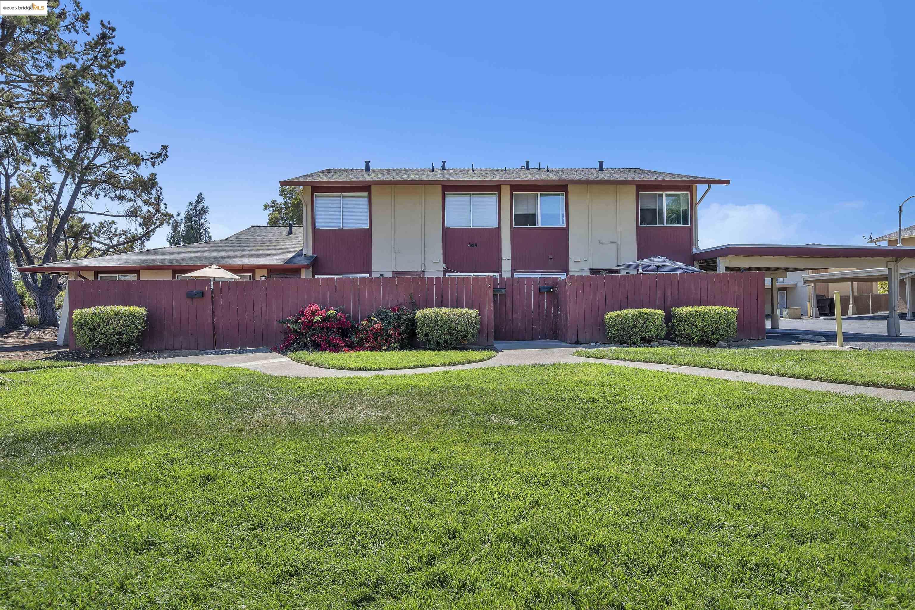 Detail Gallery Image 1 of 22 For 484 Corcoran Ave #2,  Vallejo,  CA 94589 - 2 Beds | 1/1 Baths