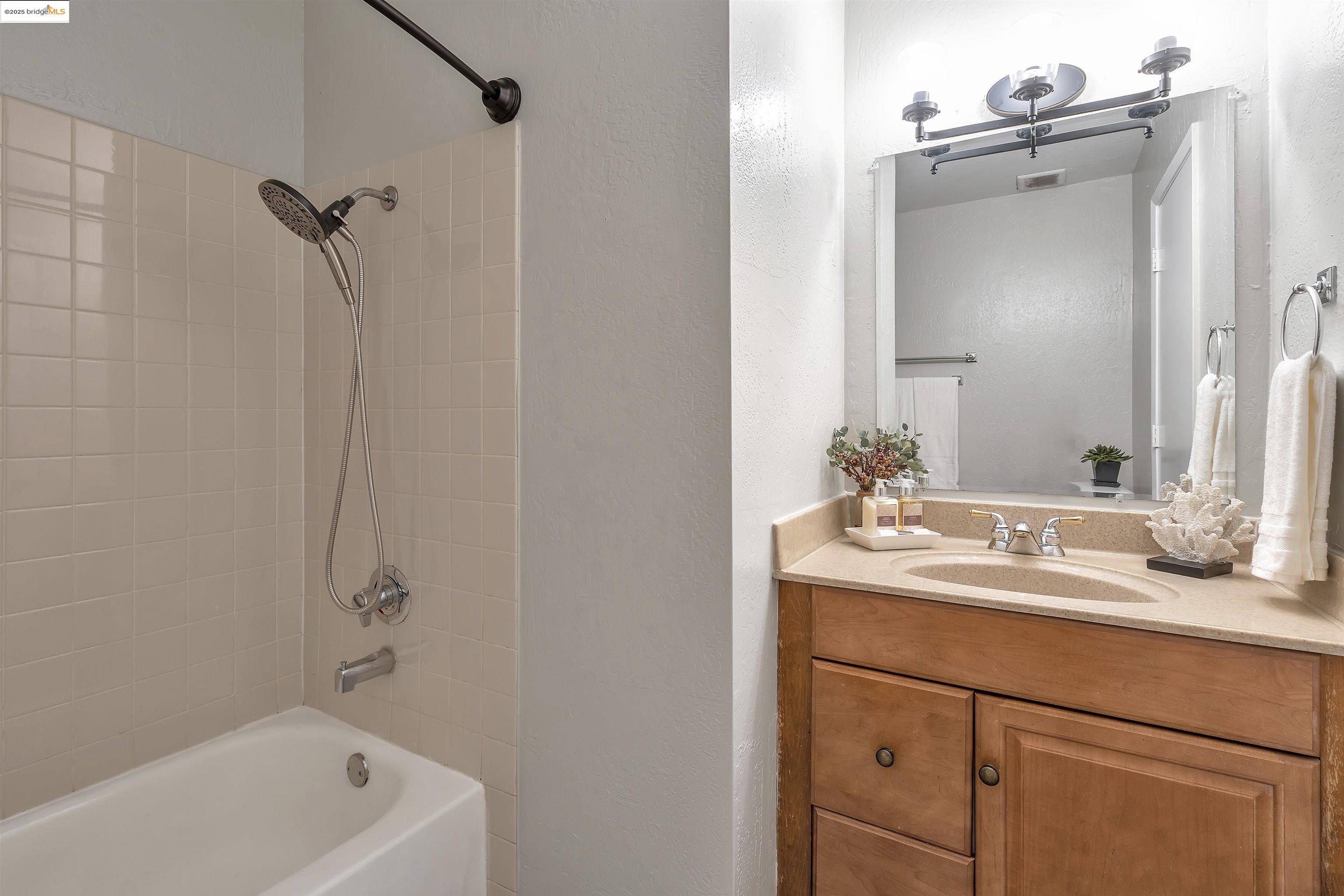 Detail Gallery Image 17 of 22 For 484 Corcoran Ave #2,  Vallejo,  CA 94589 - 2 Beds | 1/1 Baths