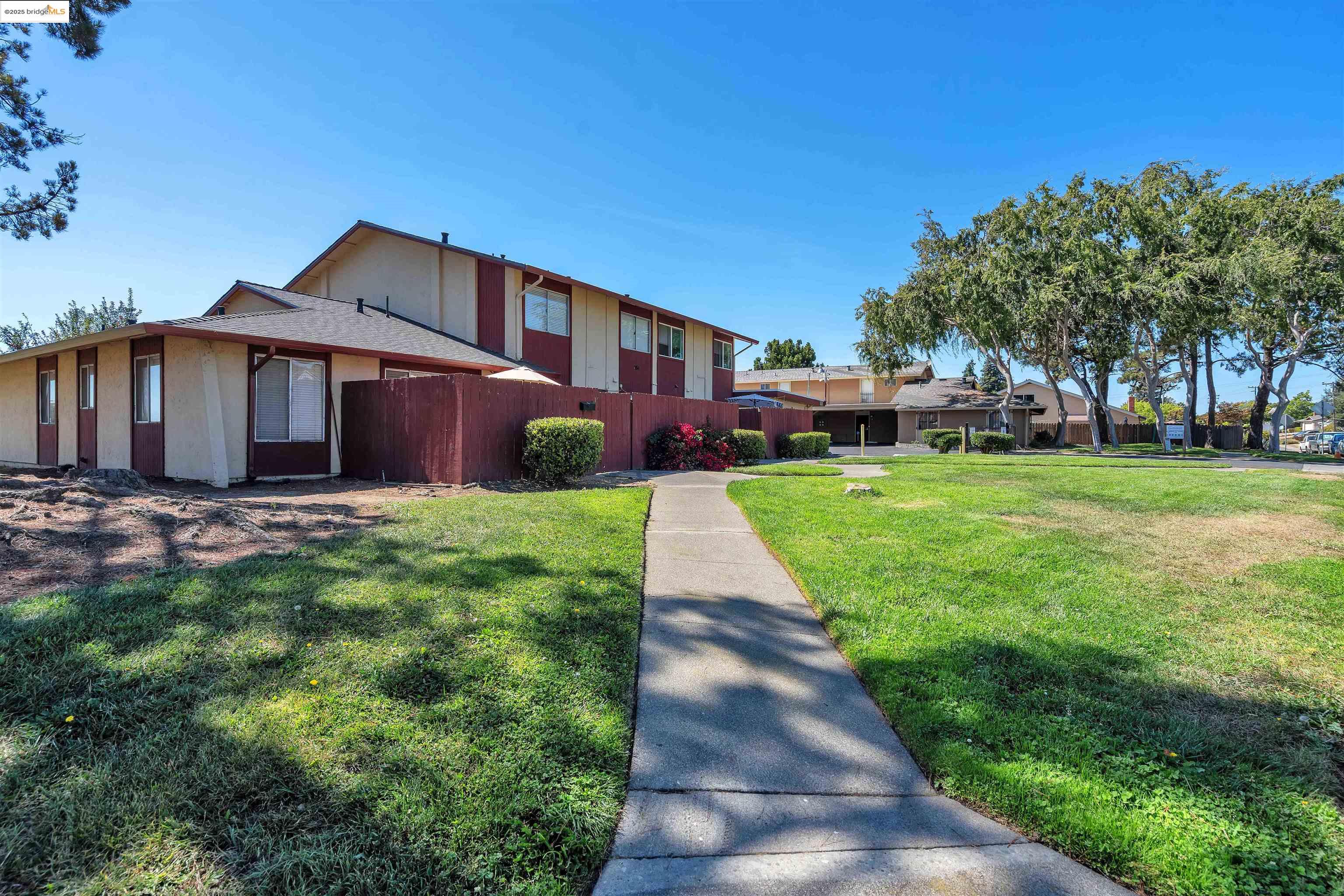 Detail Gallery Image 18 of 22 For 484 Corcoran Ave #2,  Vallejo,  CA 94589 - 2 Beds | 1/1 Baths