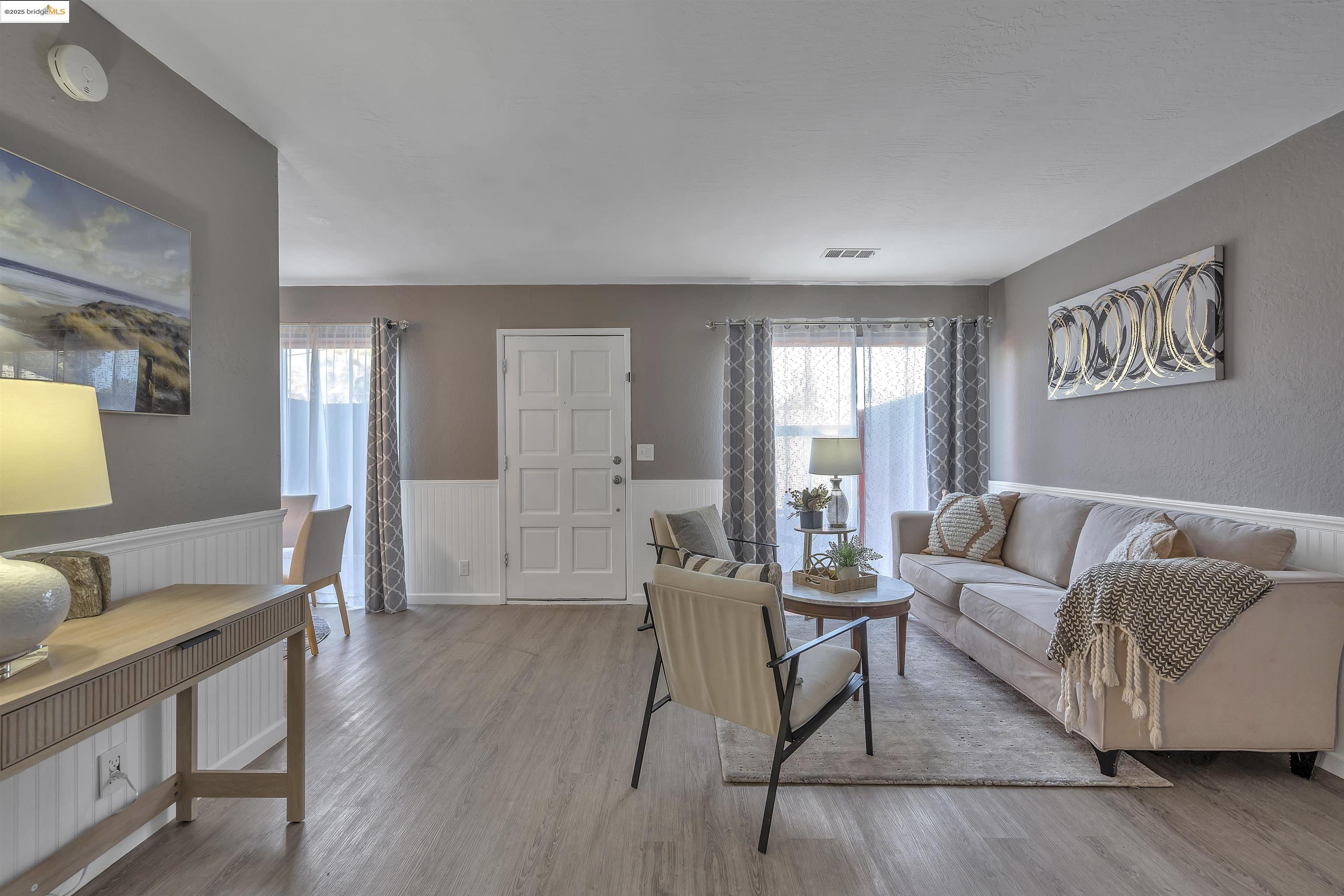 Detail Gallery Image 4 of 22 For 484 Corcoran Ave #2,  Vallejo,  CA 94589 - 2 Beds | 1/1 Baths