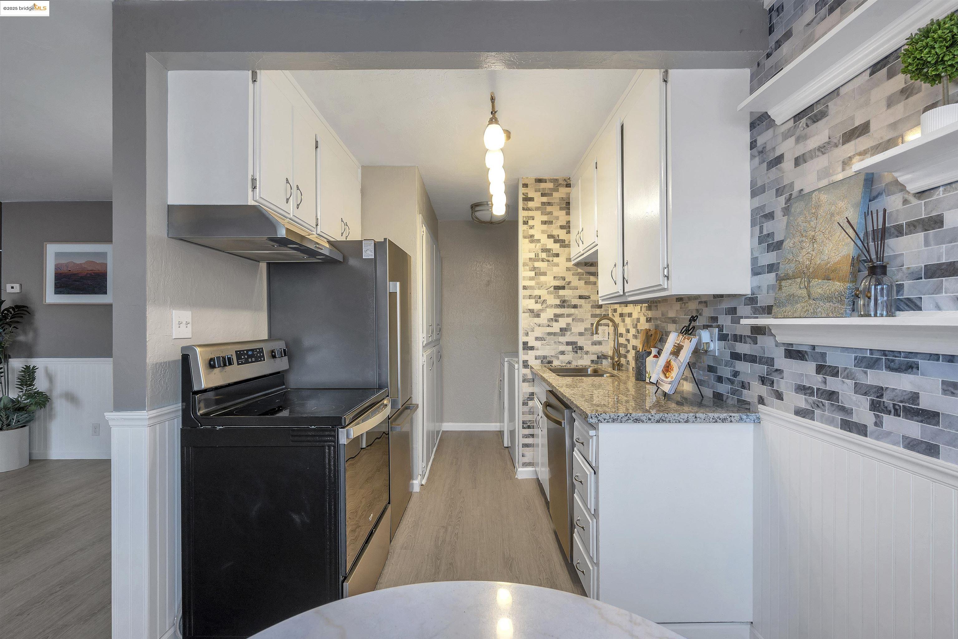 Detail Gallery Image 9 of 22 For 484 Corcoran Ave #2,  Vallejo,  CA 94589 - 2 Beds | 1/1 Baths