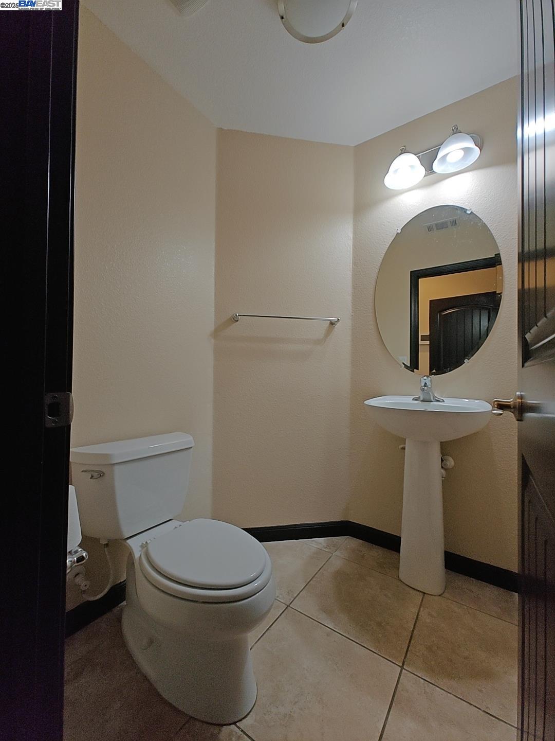 Detail Gallery Image 10 of 36 For 7283 Abbey Dr, Vallejo,  CA 94591 - 4 Beds | 3/1 Baths