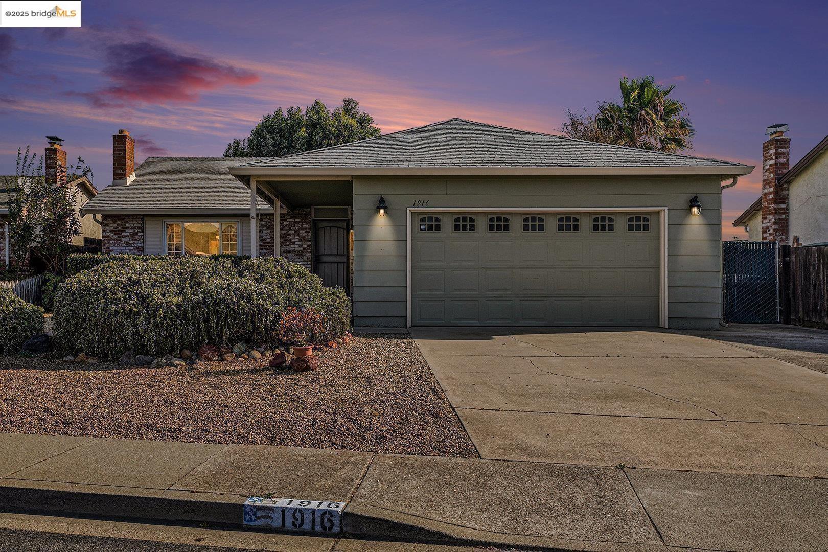 Detail Gallery Image 2 of 27 For 1916 Gamay Dr, Oakley,  CA 94561 - 3 Beds | 2 Baths