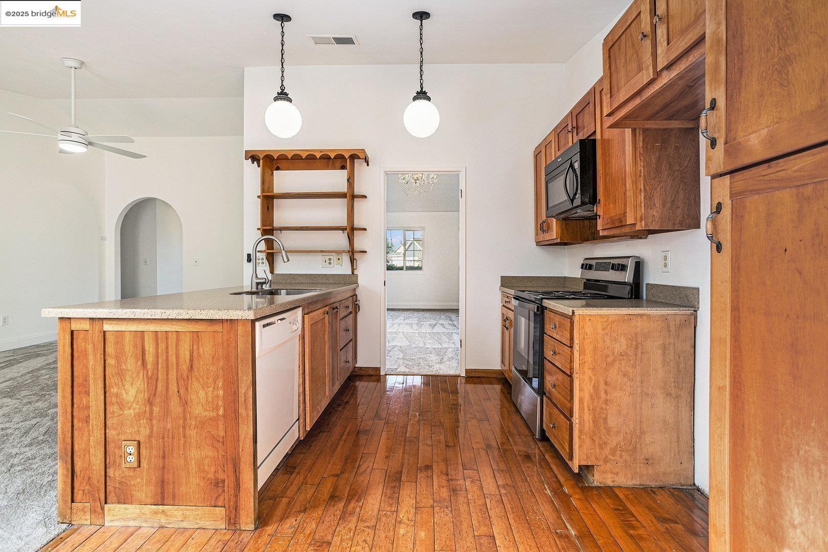 Detail Gallery Image 3 of 27 For 1916 Gamay Dr, Oakley,  CA 94561 - 3 Beds | 2 Baths