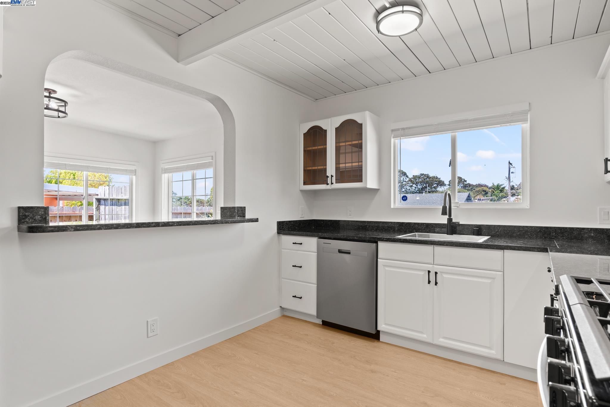 Detail Gallery Image 12 of 34 For 3122 Groom Dr, Richmond,  CA 94806 - 4 Beds | 2 Baths