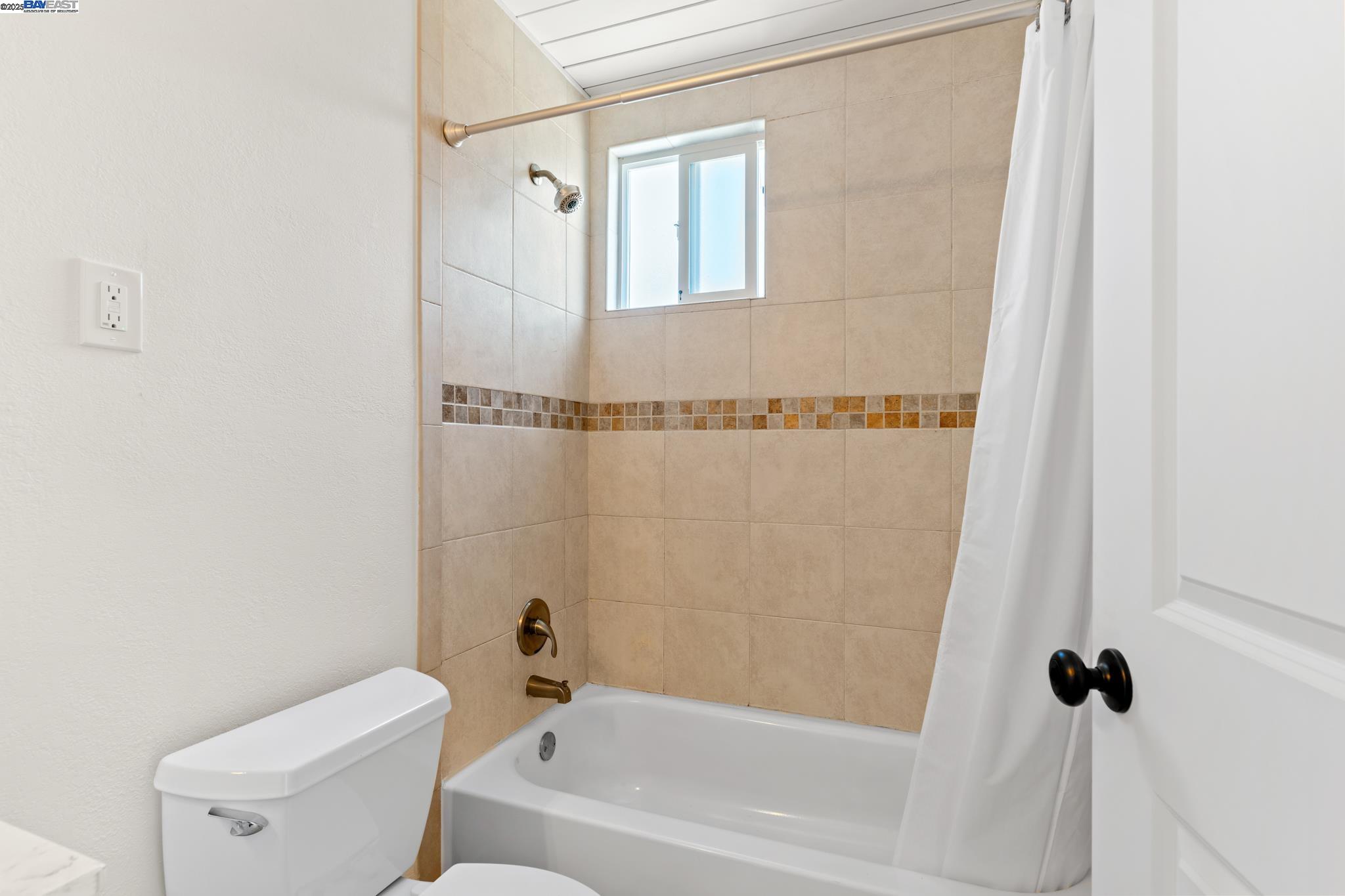 Detail Gallery Image 20 of 34 For 3122 Groom Dr, Richmond,  CA 94806 - 4 Beds | 2 Baths
