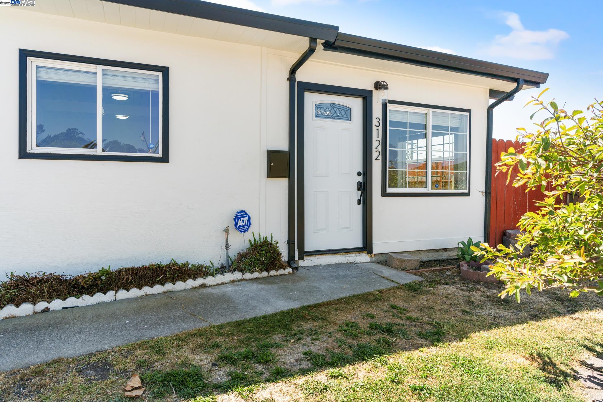Detail Gallery Image 3 of 34 For 3122 Groom Dr, Richmond,  CA 94806 - 4 Beds | 2 Baths