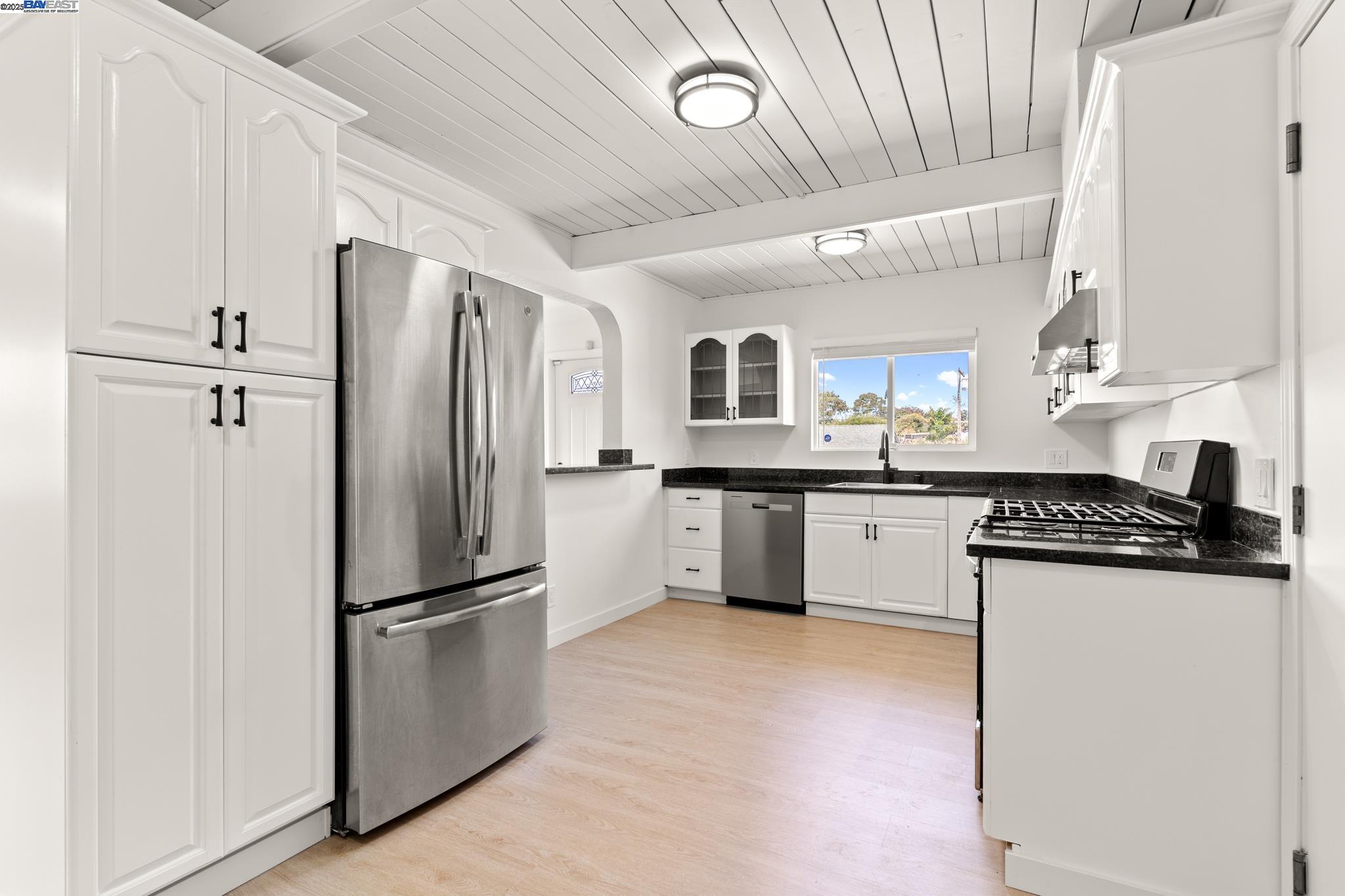 Detail Gallery Image 9 of 34 For 3122 Groom Dr, Richmond,  CA 94806 - 4 Beds | 2 Baths