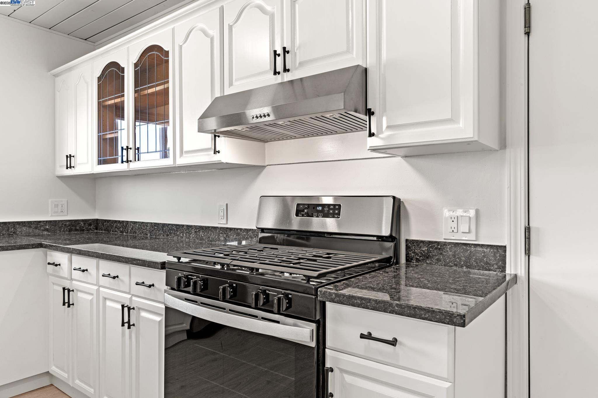 Detail Gallery Image 10 of 34 For 3122 Groom Dr, Richmond,  CA 94806 - 4 Beds | 2 Baths