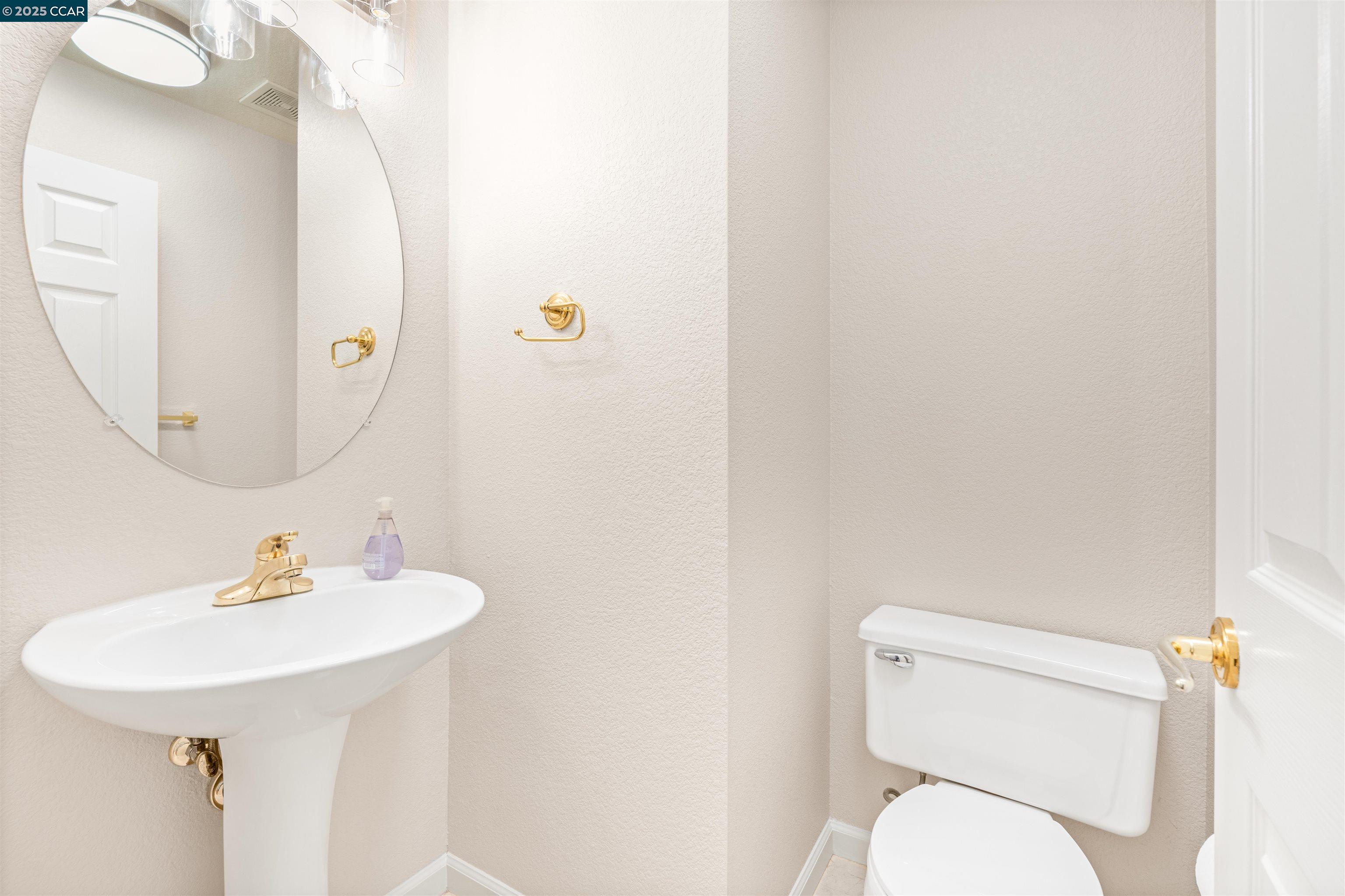 Detail Gallery Image 4 of 28 For 42 Lily Ct, Danville,  CA 94506 - 4 Beds | 2/1 Baths