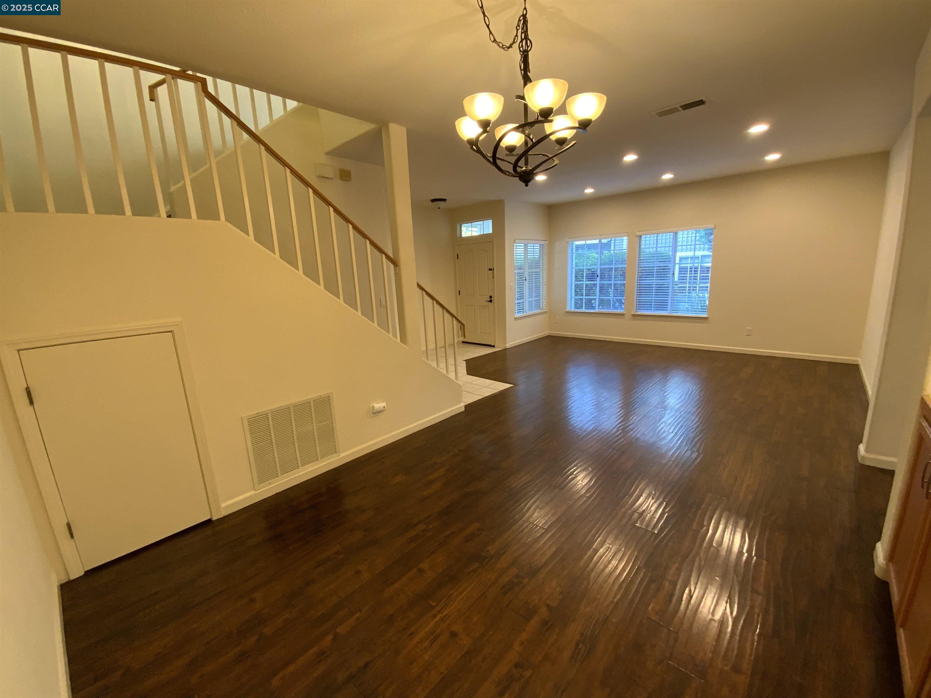 Detail Gallery Image 4 of 31 For 149 Heritage Park Dr, Danville,  CA 94506 - 3 Beds | 2/1 Baths