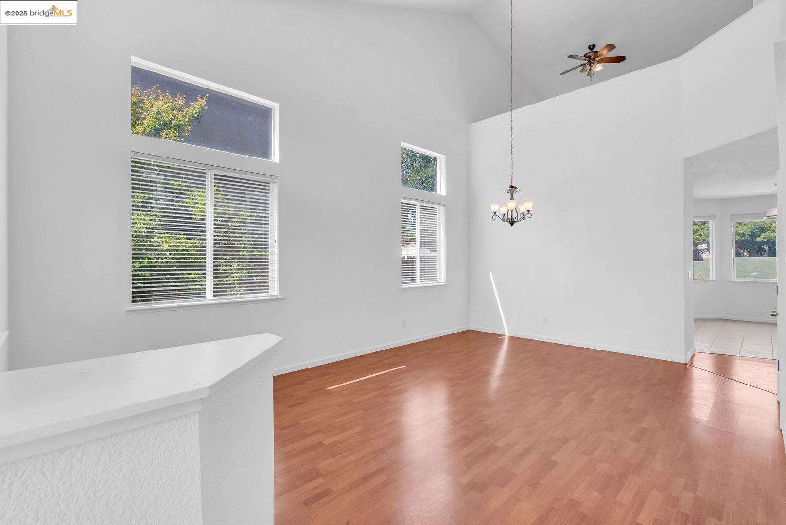 Detail Gallery Image 15 of 33 For 5233 Mohican Way, Antioch,  CA 94531 - 4 Beds | 3 Baths
