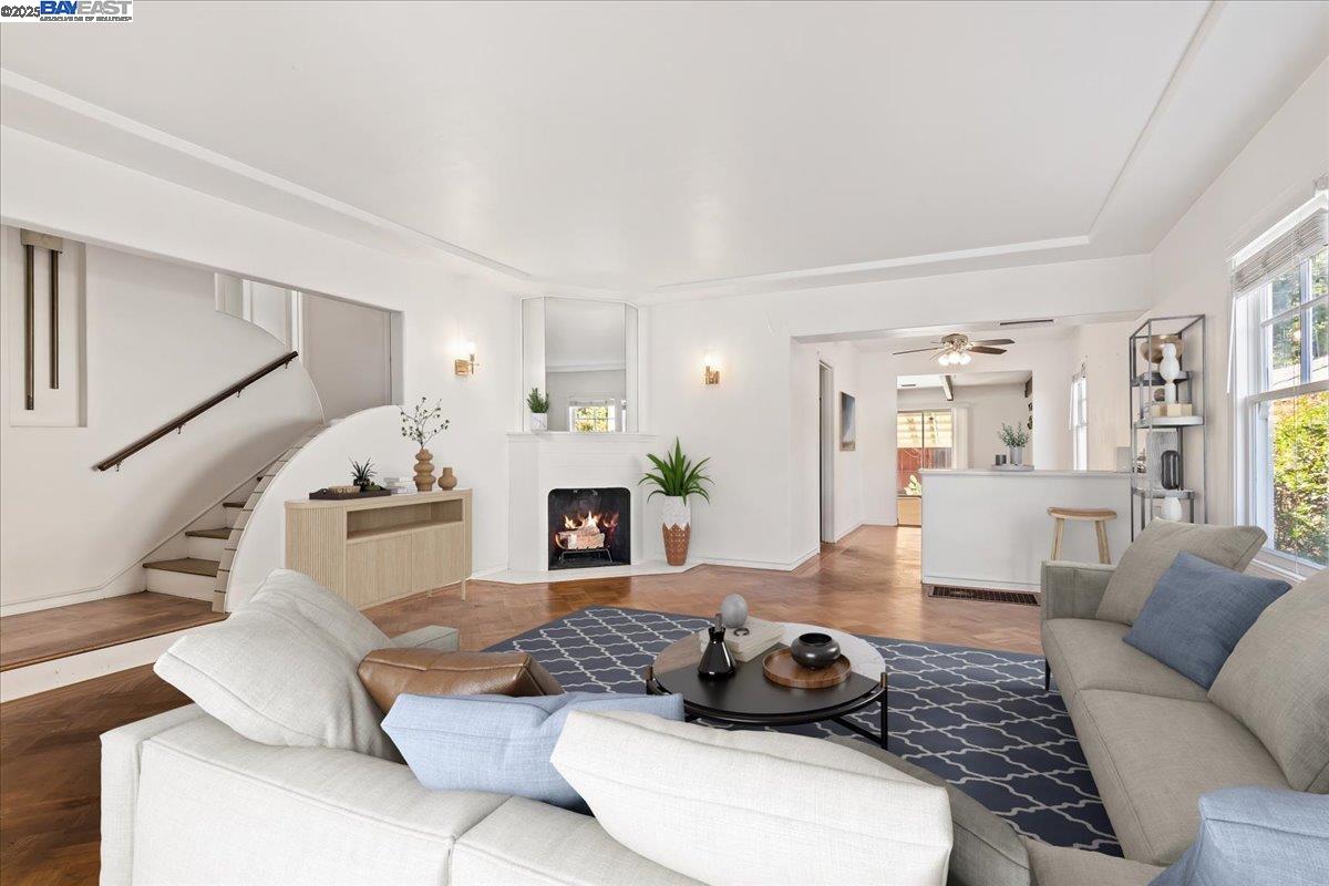 Detail Gallery Image 3 of 33 For 137 Viewmont Ave, Vallejo,  CA 94590 - 2 Beds | 1/1 Baths