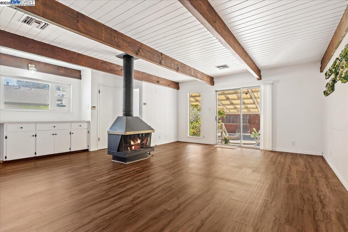 Detail Gallery Image 6 of 33 For 137 Viewmont Ave, Vallejo,  CA 94590 - 2 Beds | 1/1 Baths