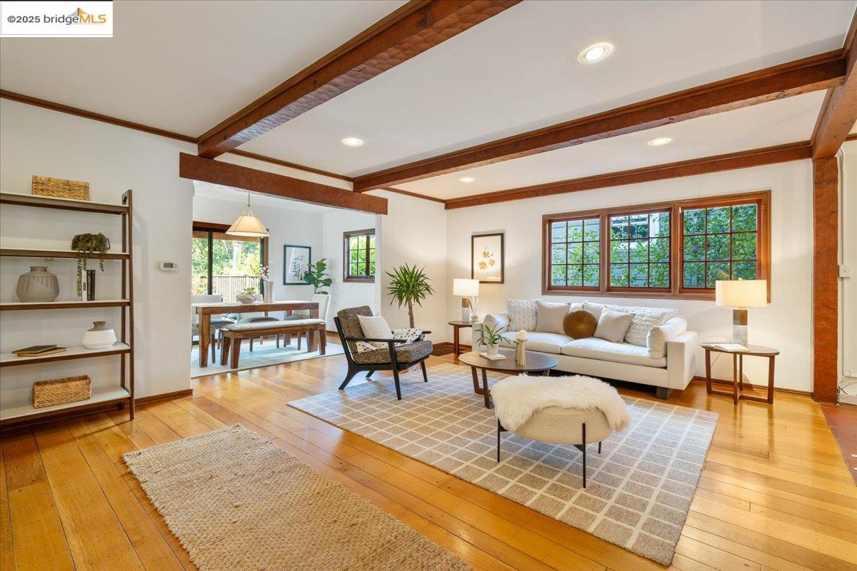 Detail Gallery Image 11 of 60 For 4401 Harbord Dr, Oakland,  CA 94618 - 4 Beds | 2/1 Baths