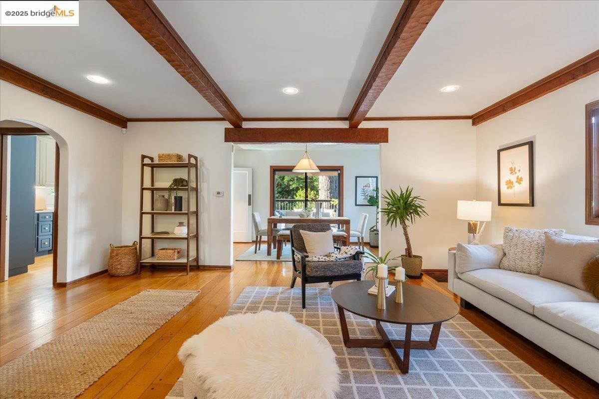 Detail Gallery Image 12 of 60 For 4401 Harbord Dr, Oakland,  CA 94618 - 4 Beds | 2/1 Baths