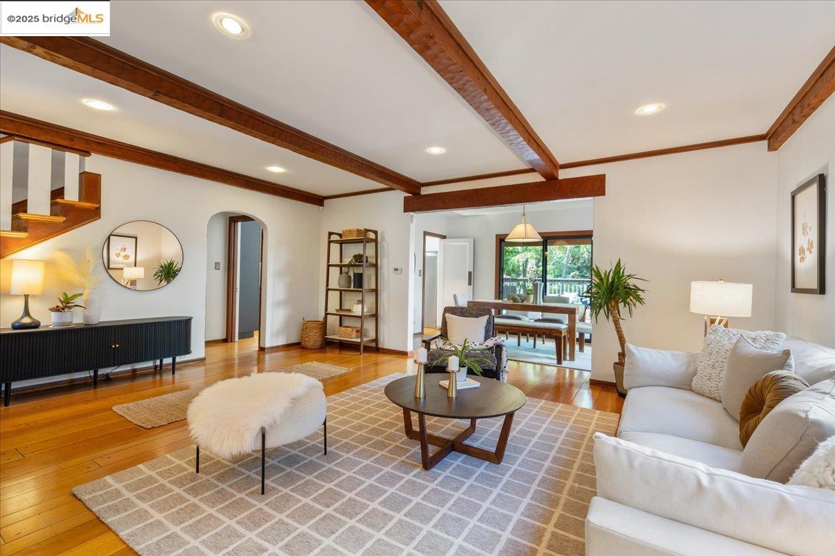 Detail Gallery Image 13 of 60 For 4401 Harbord Dr, Oakland,  CA 94618 - 4 Beds | 2/1 Baths