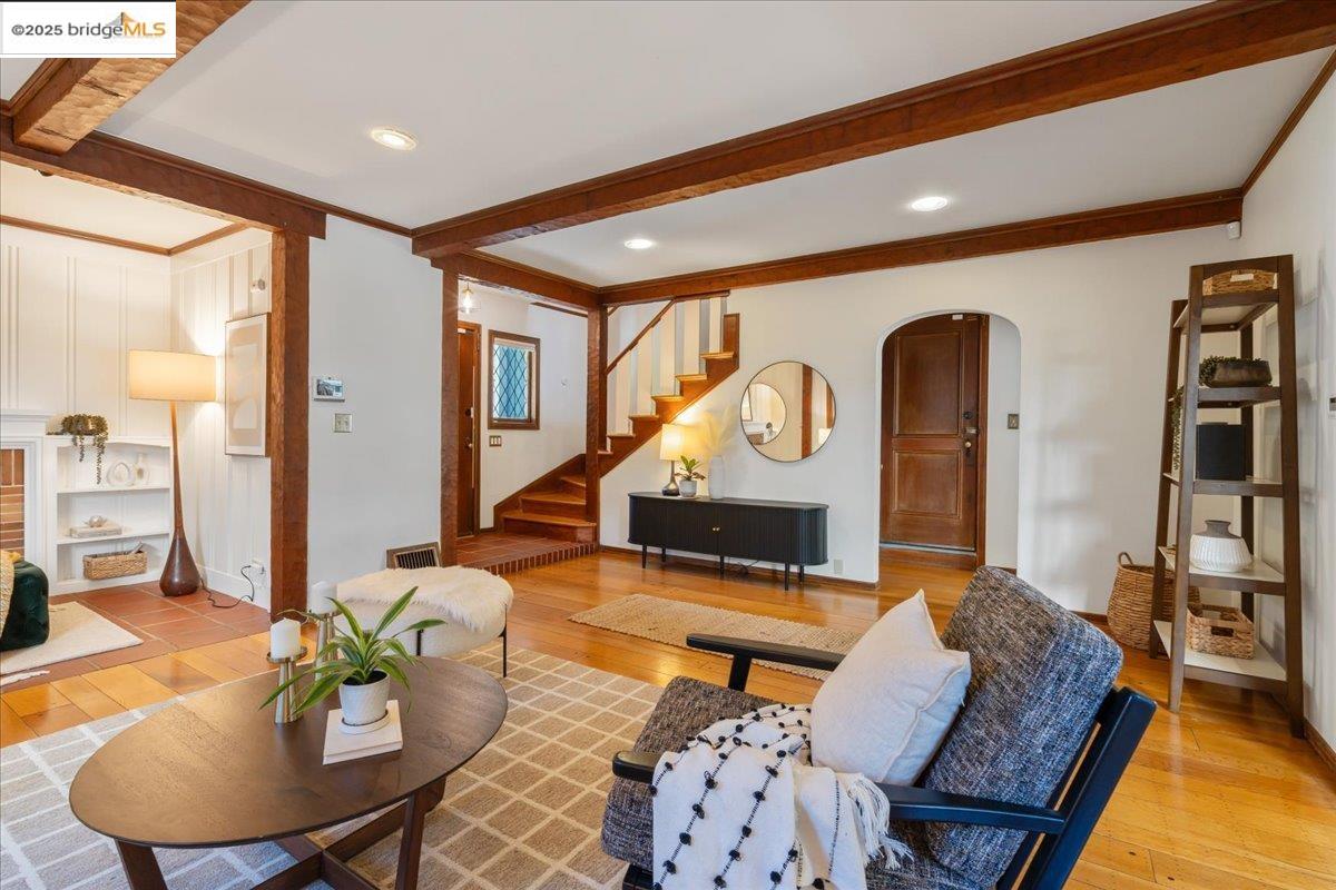 Detail Gallery Image 14 of 60 For 4401 Harbord Dr, Oakland,  CA 94618 - 4 Beds | 2/1 Baths