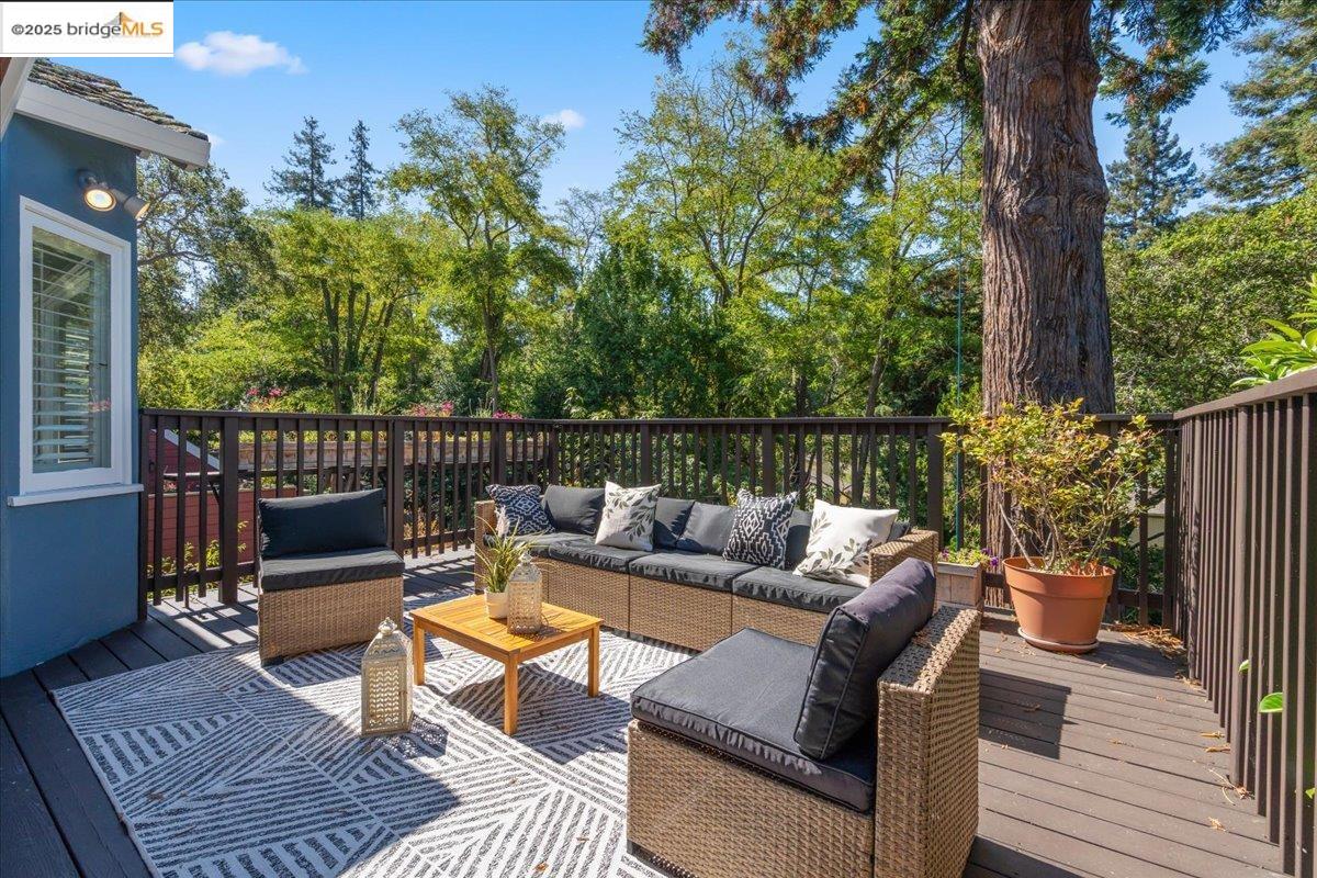 Detail Gallery Image 19 of 60 For 4401 Harbord Dr, Oakland,  CA 94618 - 4 Beds | 2/1 Baths