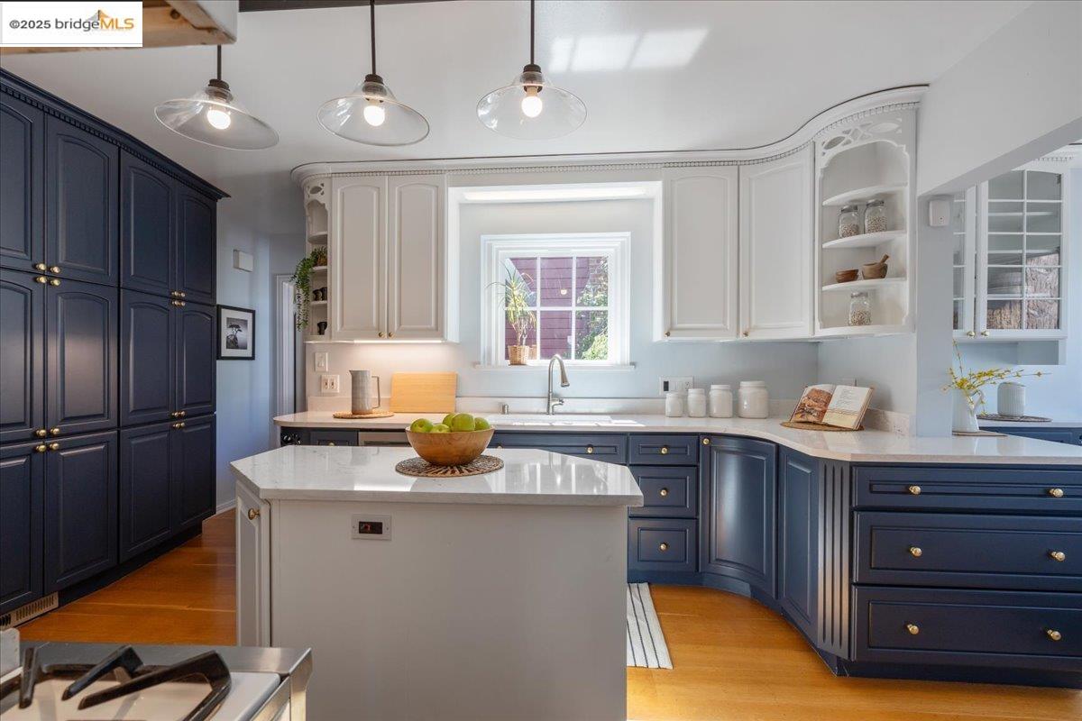 Detail Gallery Image 28 of 60 For 4401 Harbord Dr, Oakland,  CA 94618 - 4 Beds | 2/1 Baths