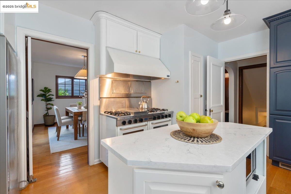 Detail Gallery Image 31 of 60 For 4401 Harbord Dr, Oakland,  CA 94618 - 4 Beds | 2/1 Baths